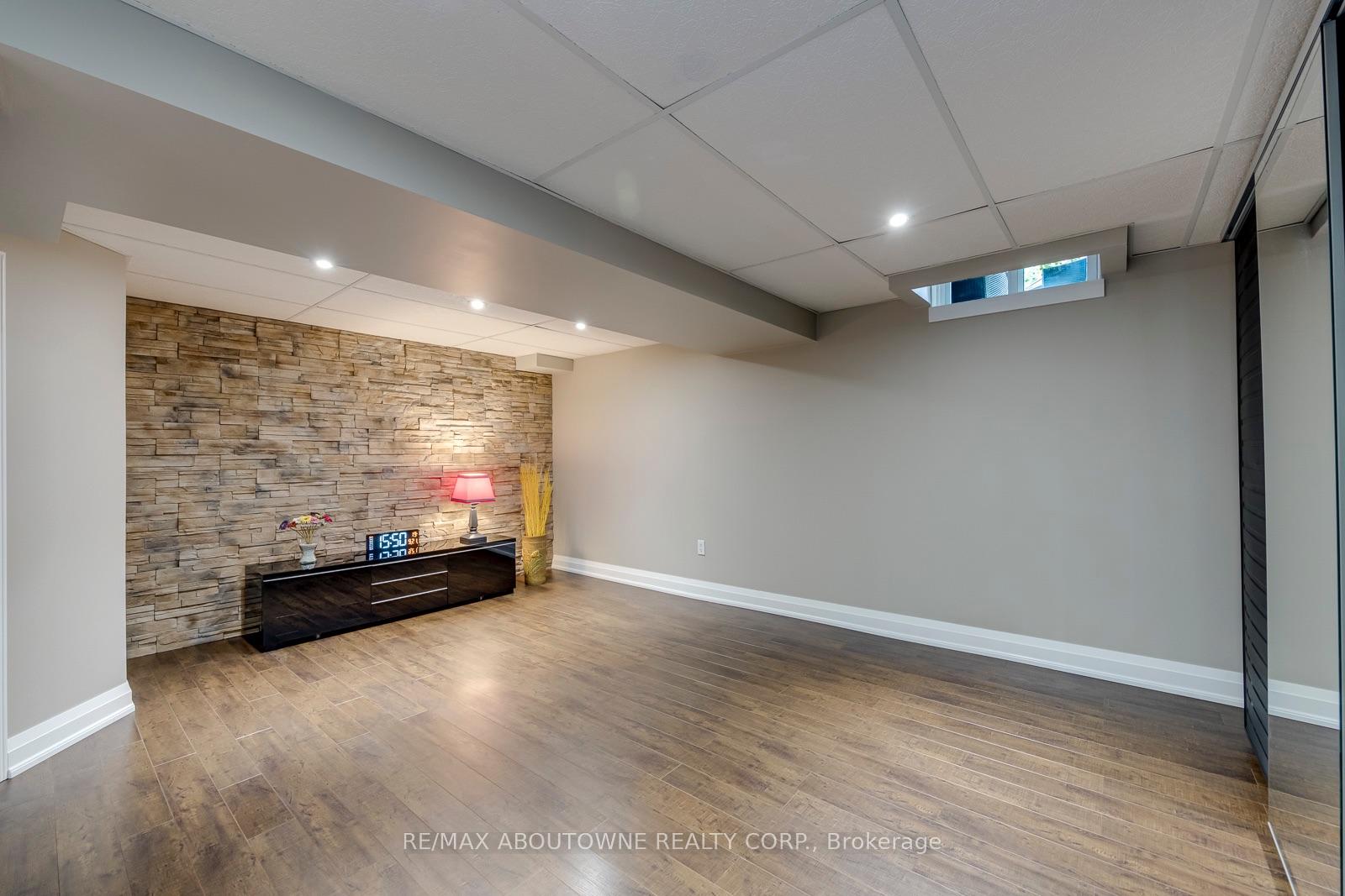 Photo 38 of 1198 Potters Wheel Crescent, Oakville, Glen Abbey — HOMEH