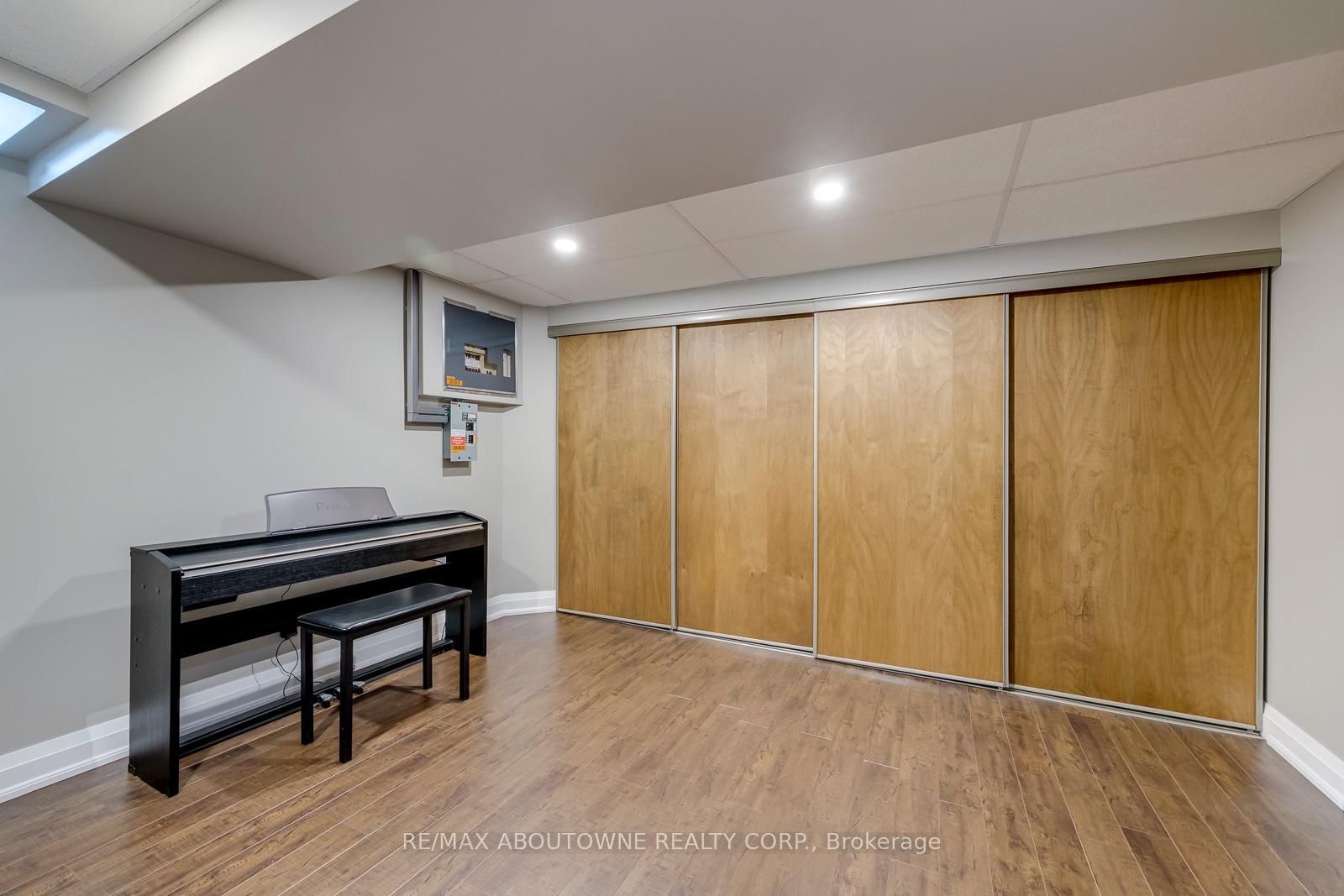Photo 41 of 1198 Potters Wheel Crescent, Oakville, Glen Abbey — HOMEH