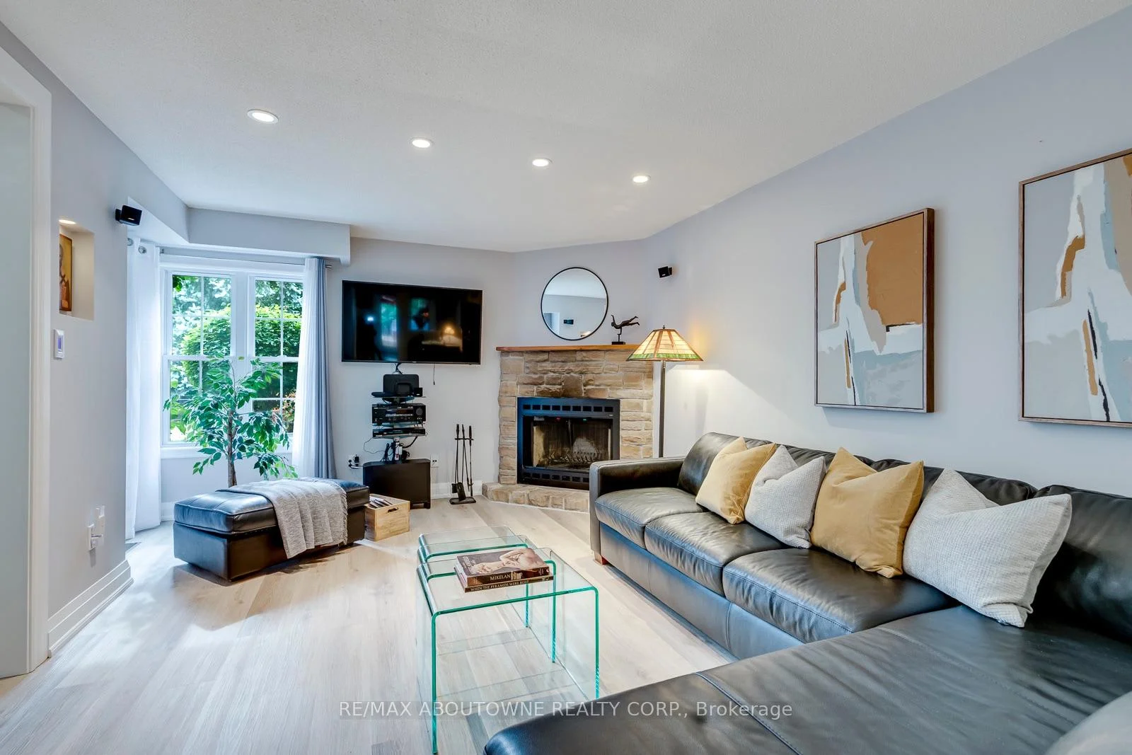 Photo 14 of 1198 Potters Wheel Crescent, Oakville, Glen Abbey — HOMEH