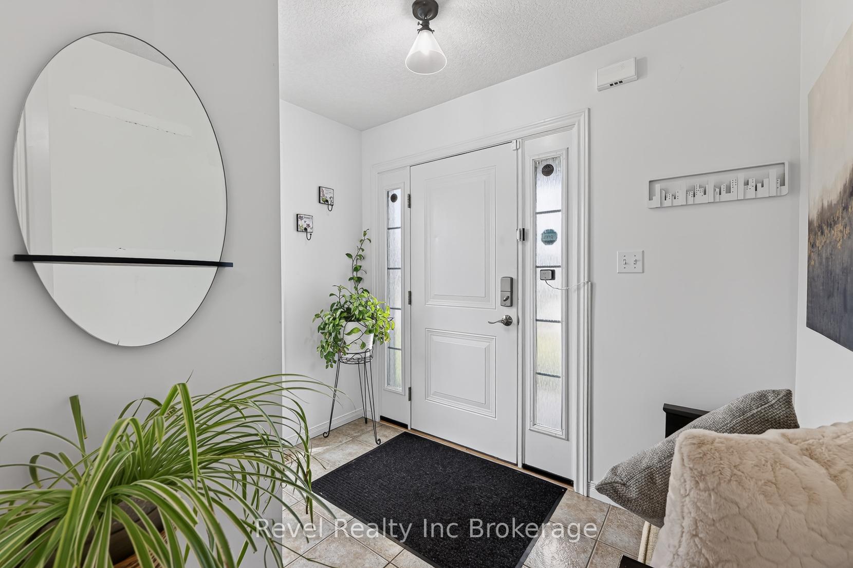 Photo 6 of 762 Frontenac Crescent, Woodstock, Woodstock - South — HOMEH