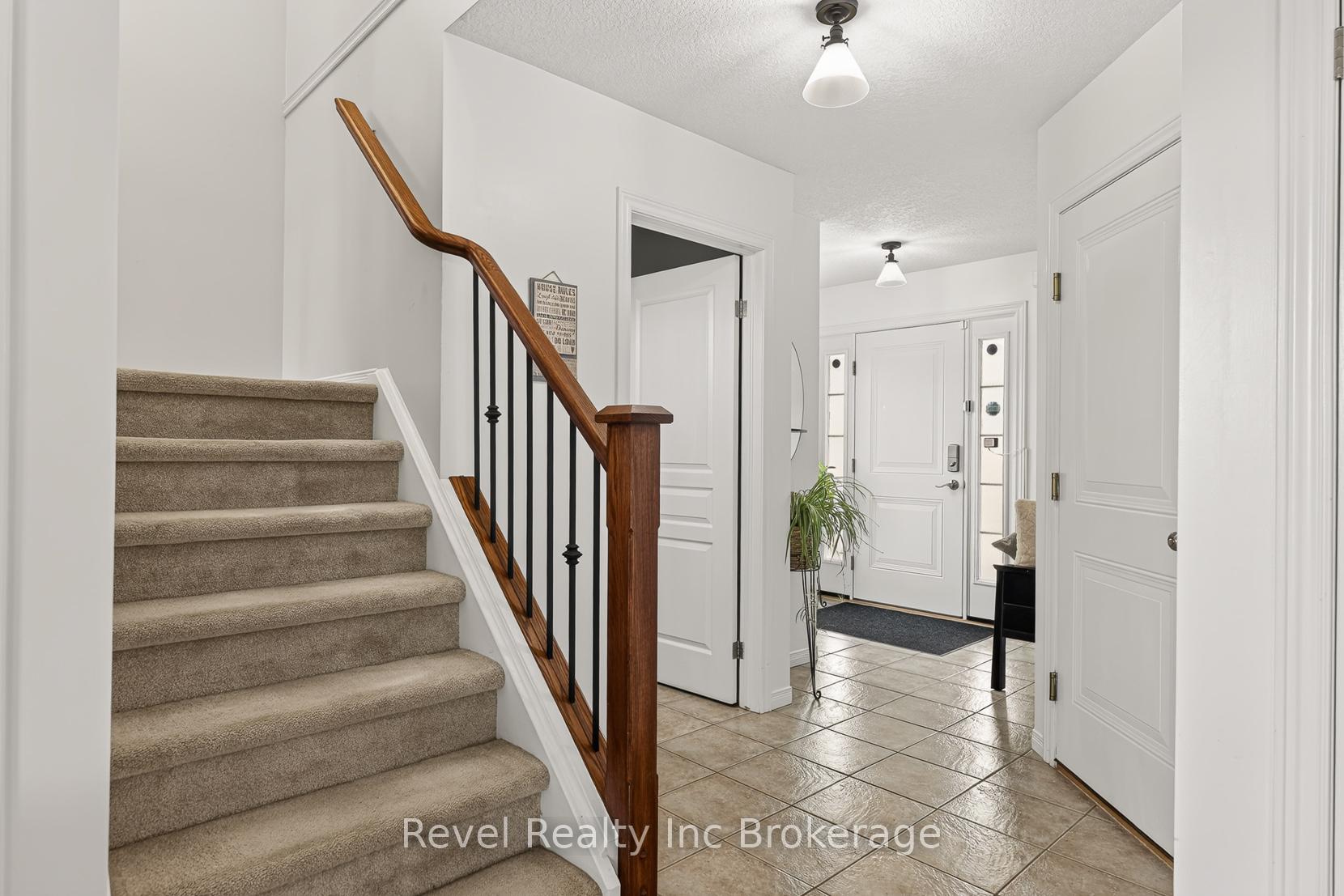 Photo 7 of 762 Frontenac Crescent, Woodstock, Woodstock - South — HOMEH