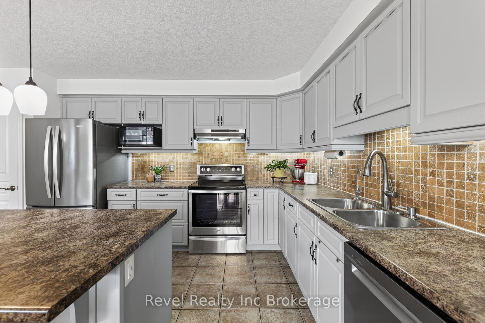 Photo 11 of 762 Frontenac Crescent, Woodstock, Woodstock - South — HOMEH