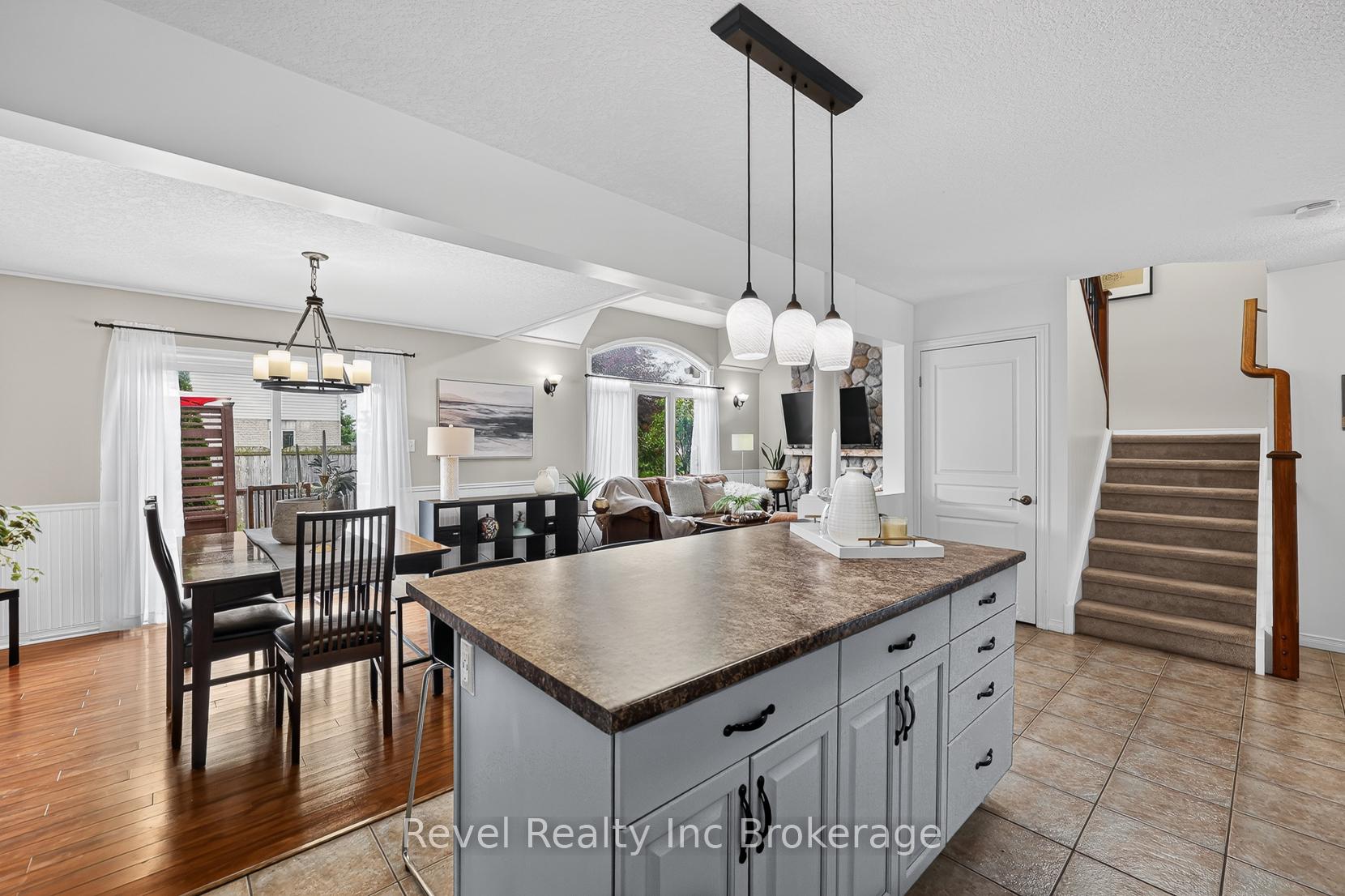 Photo 13 of 762 Frontenac Crescent, Woodstock, Woodstock - South — HOMEH