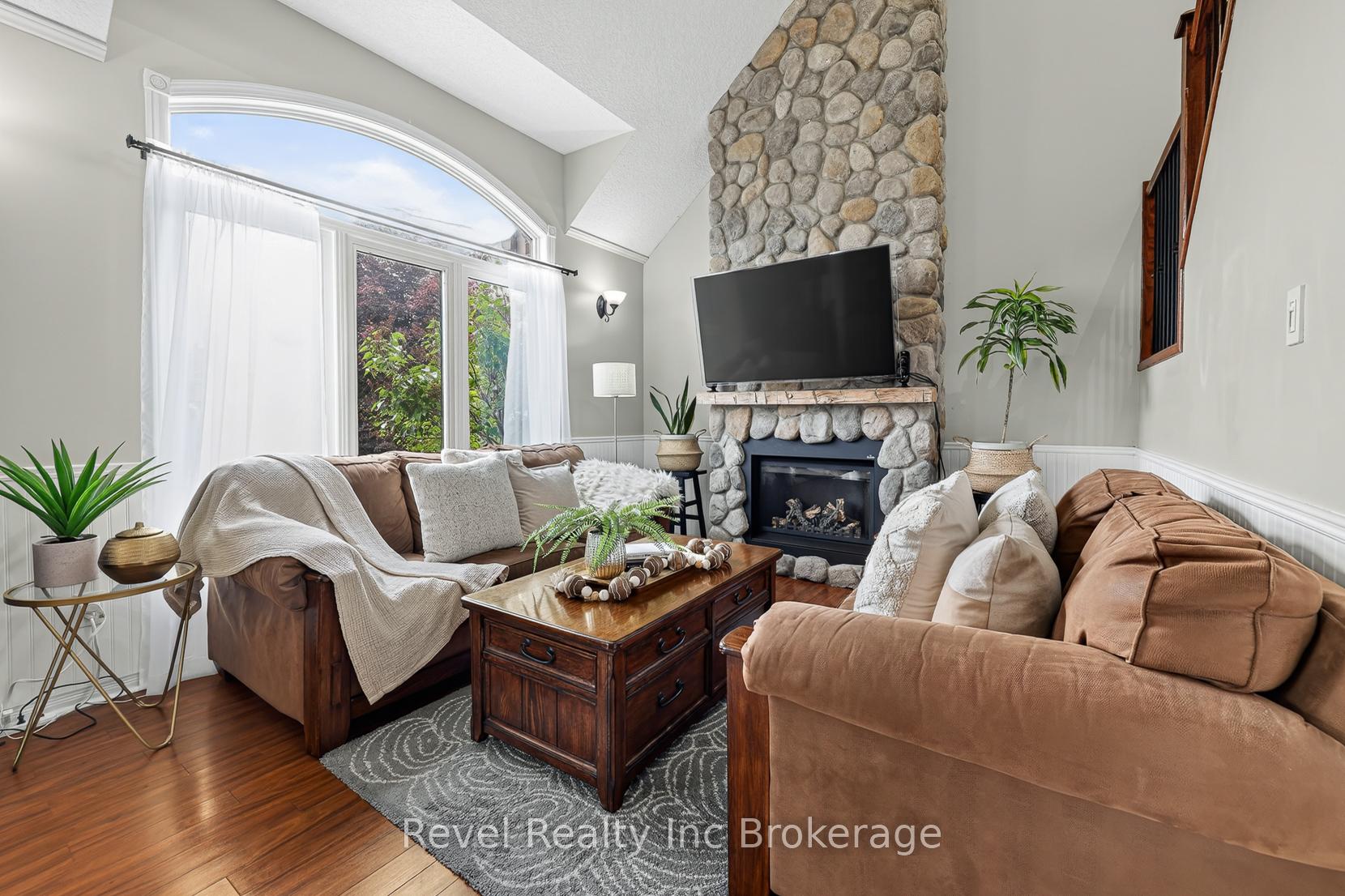 Photo 17 of 762 Frontenac Crescent, Woodstock, Woodstock - South — HOMEH