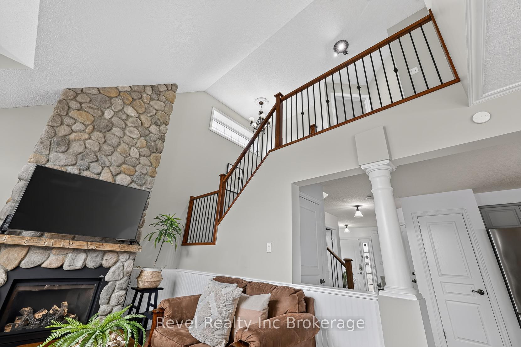 Photo 19 of 762 Frontenac Crescent, Woodstock, Woodstock - South — HOMEH