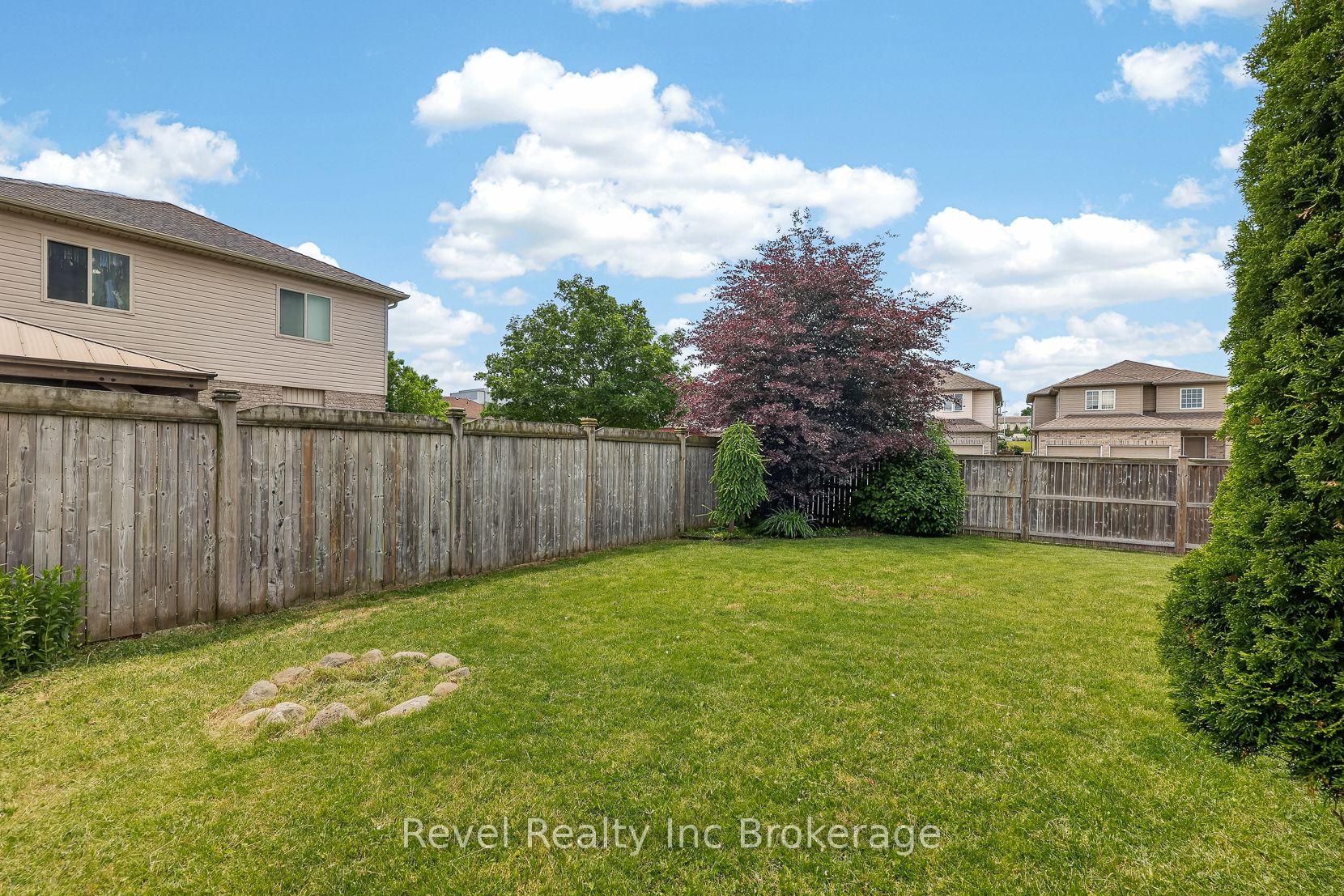 Photo 36 of 762 Frontenac Crescent, Woodstock, Woodstock - South — HOMEH