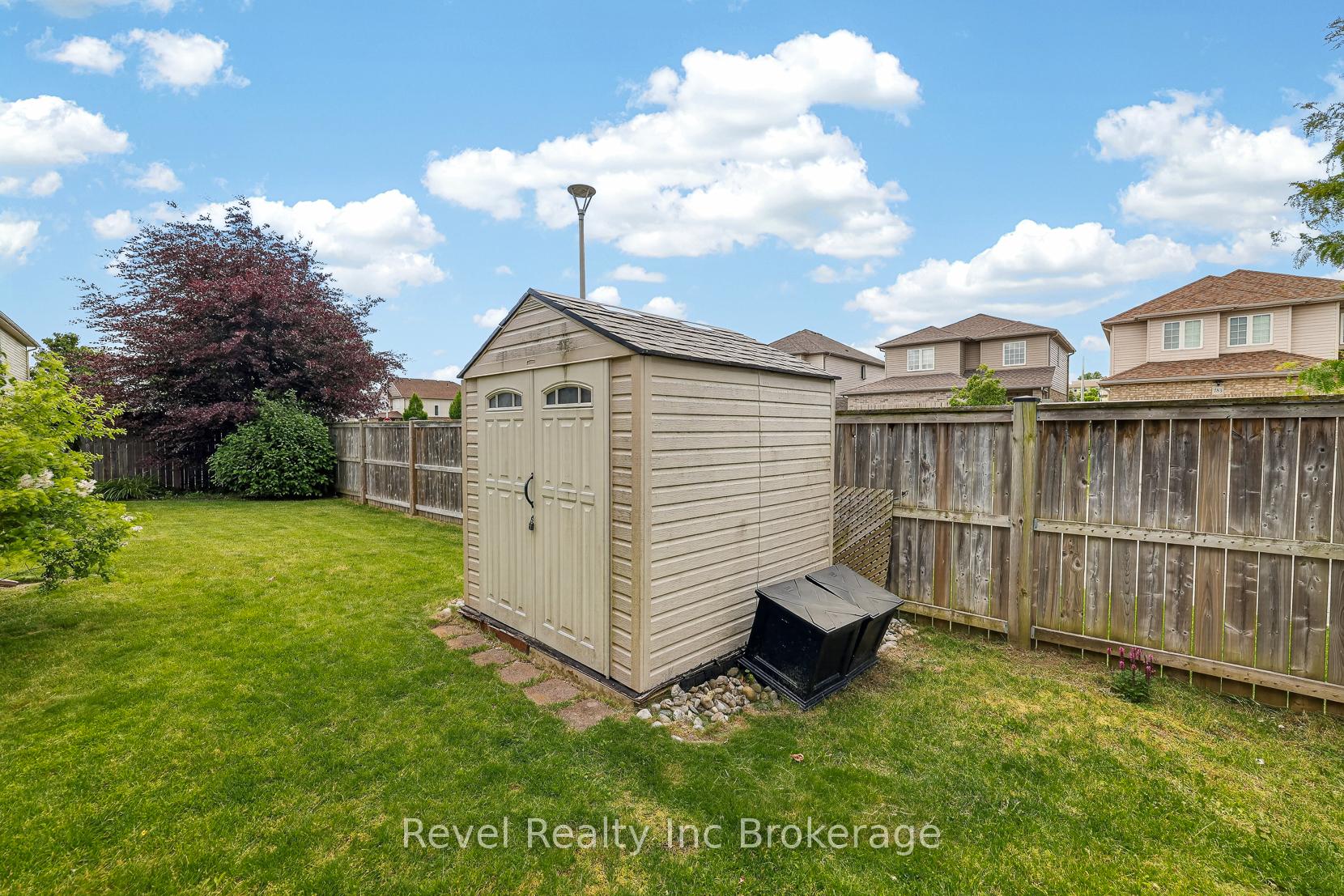 Photo 37 of 762 Frontenac Crescent, Woodstock, Woodstock - South — HOMEH