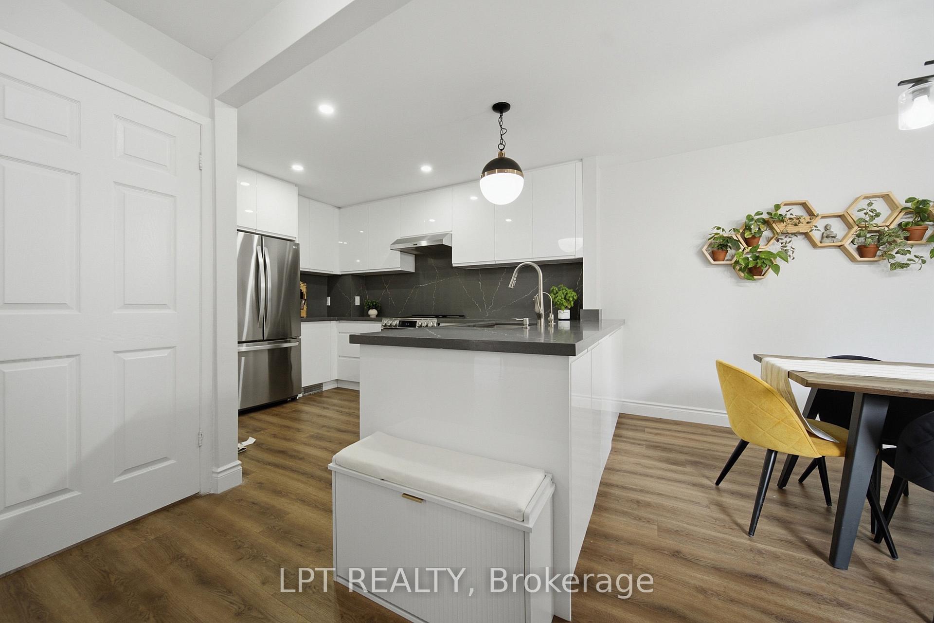 Photo 3 of Unit 110, 155 Glovers Road, Oshawa, Samac — HOMEH