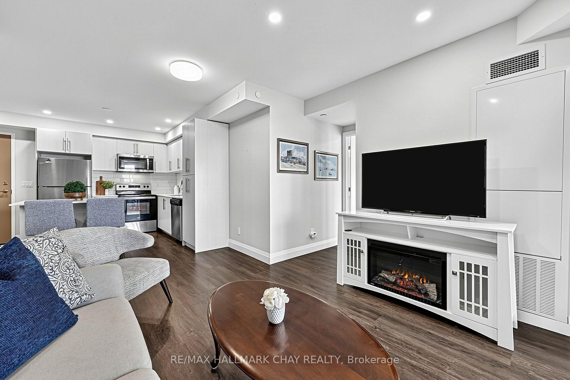 Photo 4 of Unit 819, 58 Lakeside Terrace, Barrie, Little Lake — HOMEH