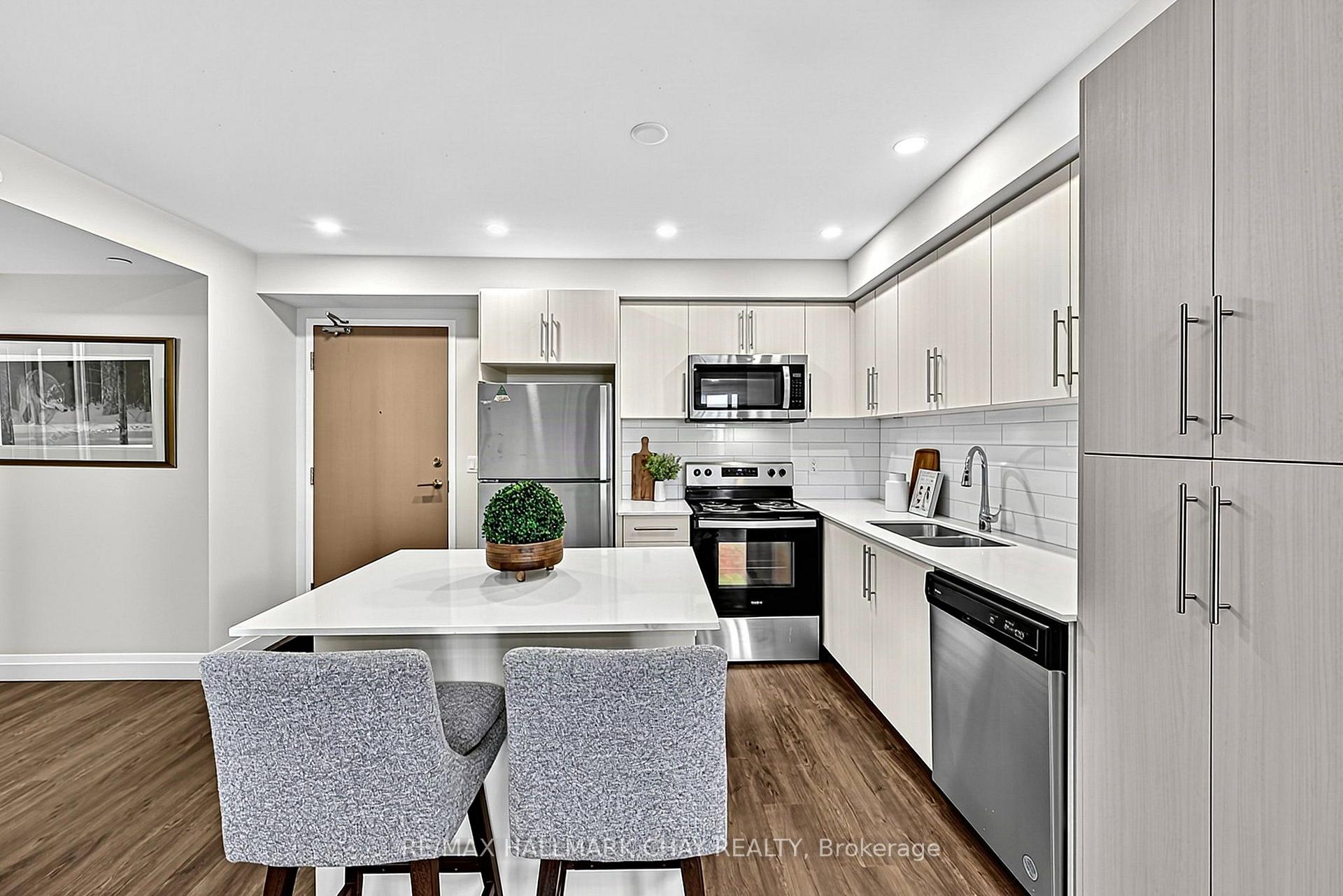 Photo 6 of Unit 819, 58 Lakeside Terrace, Barrie, Little Lake — HOMEH