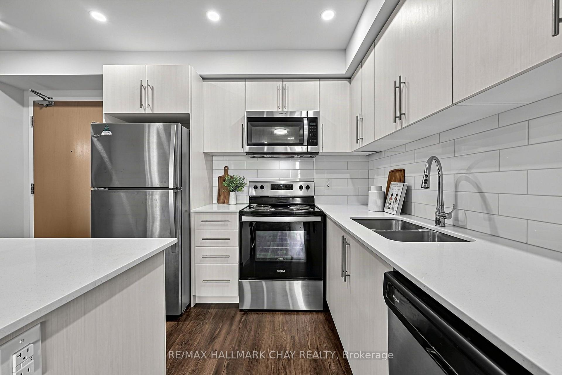 Photo 8 of Unit 819, 58 Lakeside Terrace, Barrie, Little Lake — HOMEH