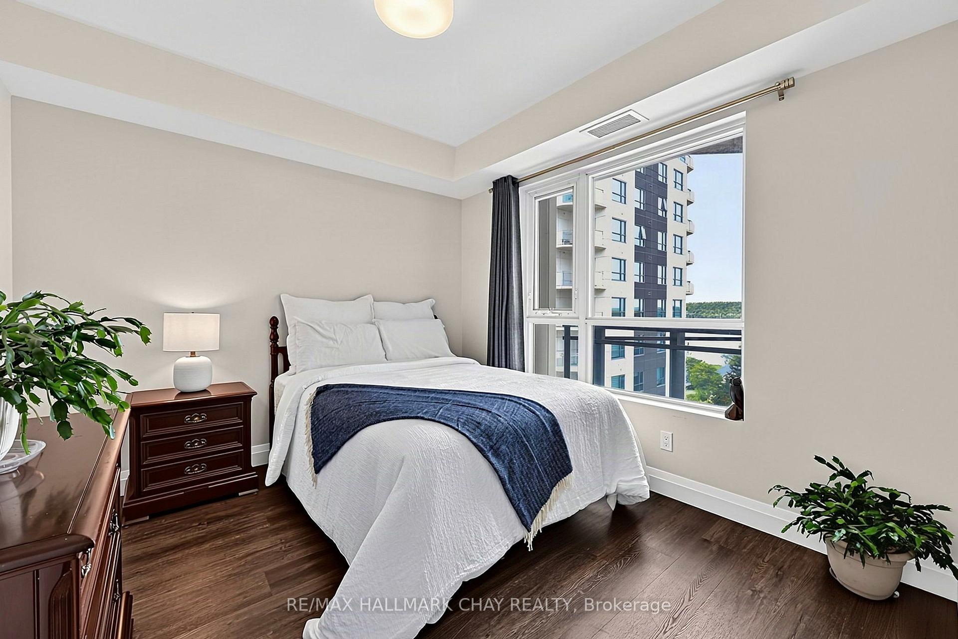 Photo 12 of Unit 819, 58 Lakeside Terrace, Barrie, Little Lake — HOMEH