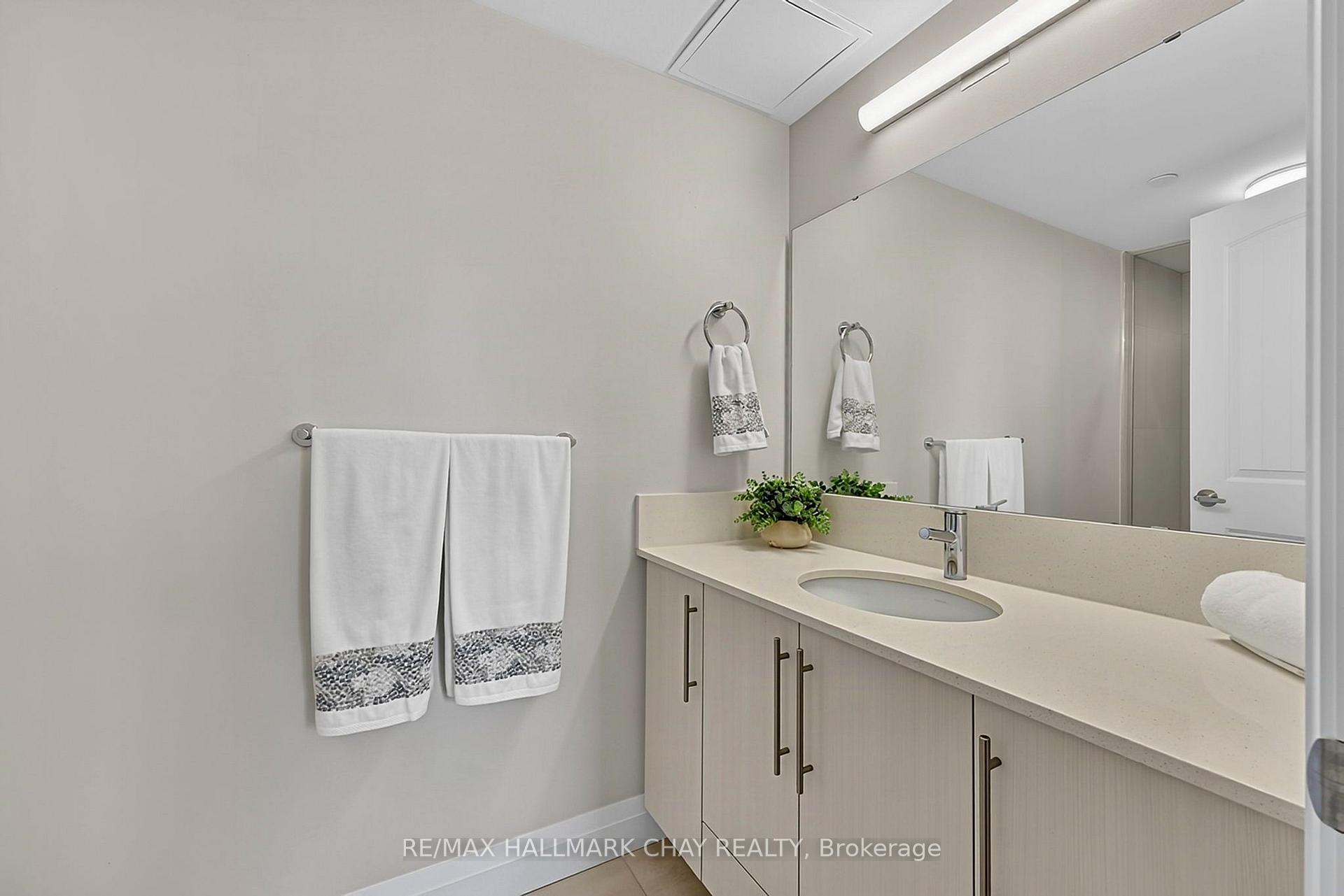 Photo 13 of Unit 819, 58 Lakeside Terrace, Barrie, Little Lake — HOMEH