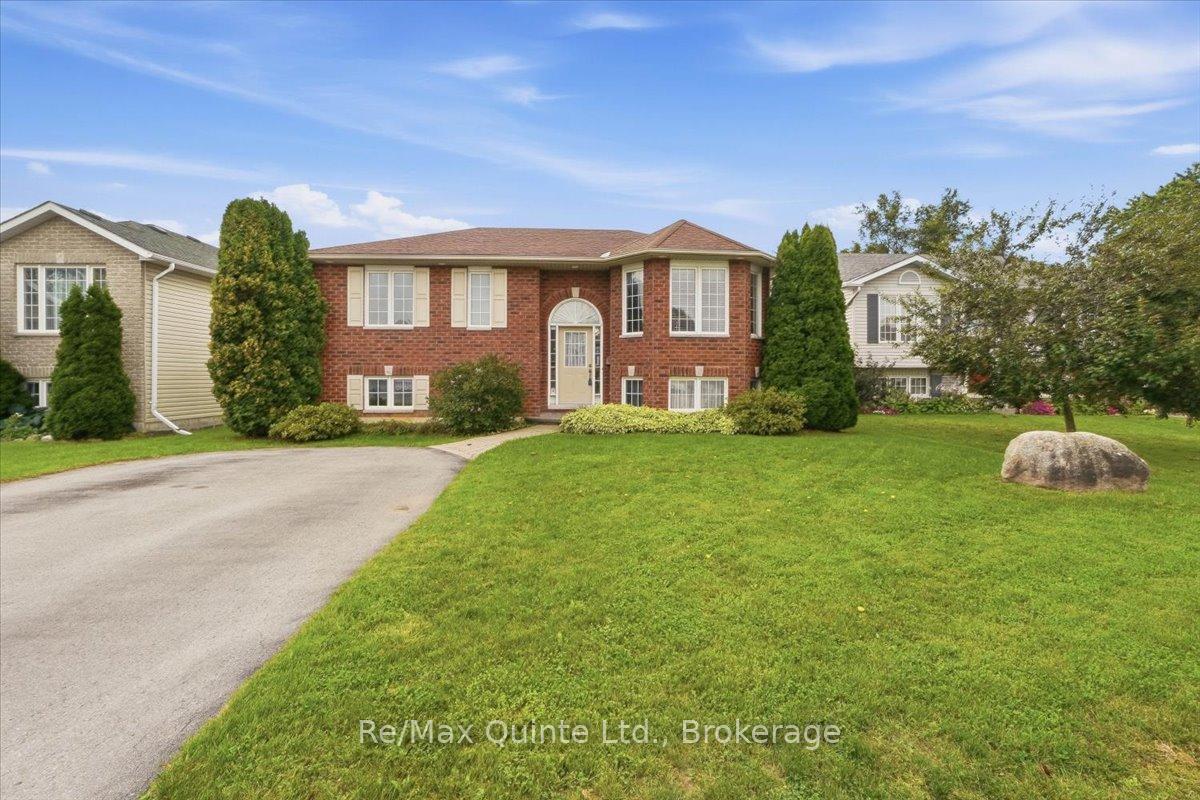 Photo 1 of 6 Chisholm Square, Belleville, Belleville Ward — HOMEH