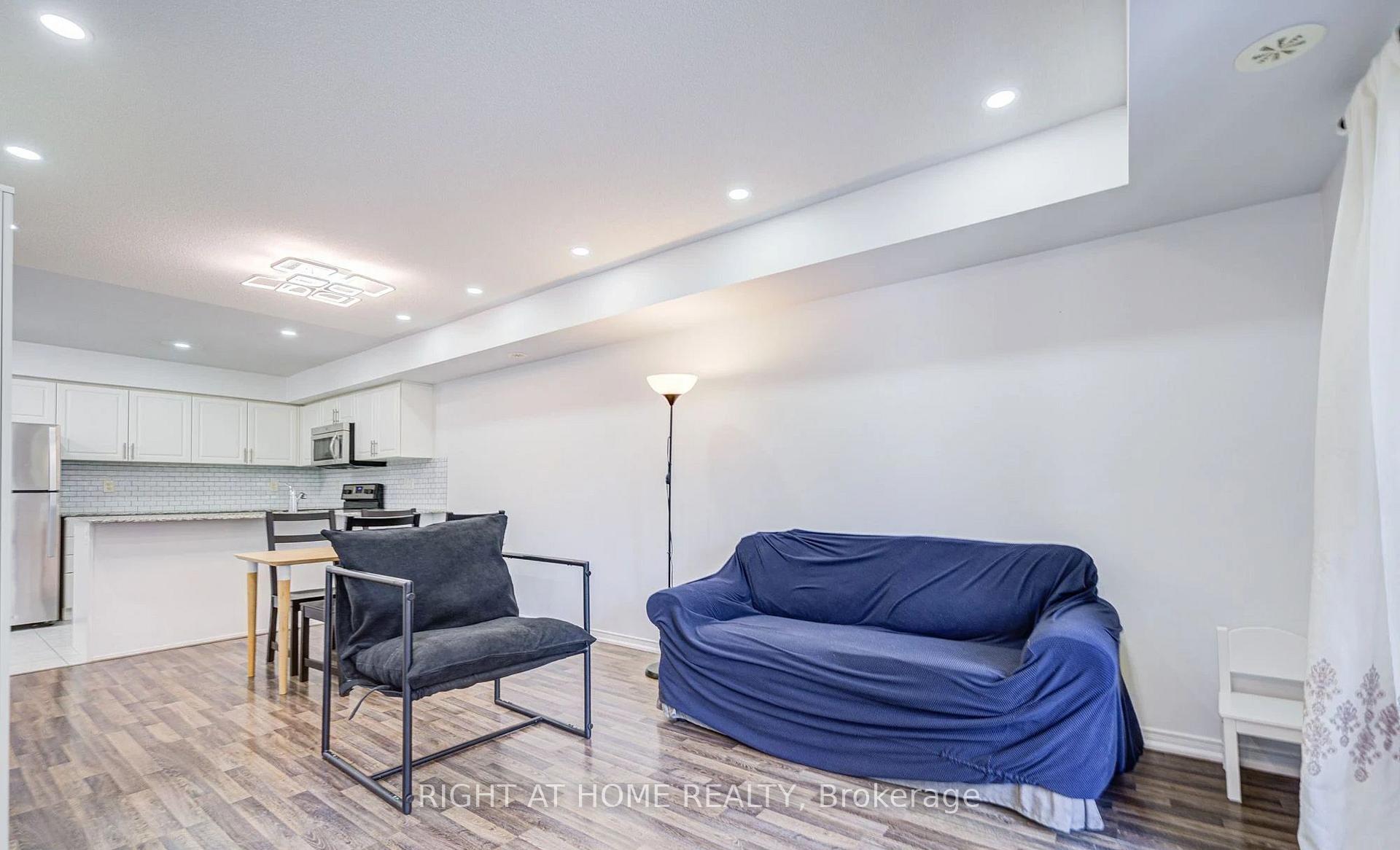 Photo 4 of Unit #17, 2484 Post Road, Oakville, River Oaks — HOMEH