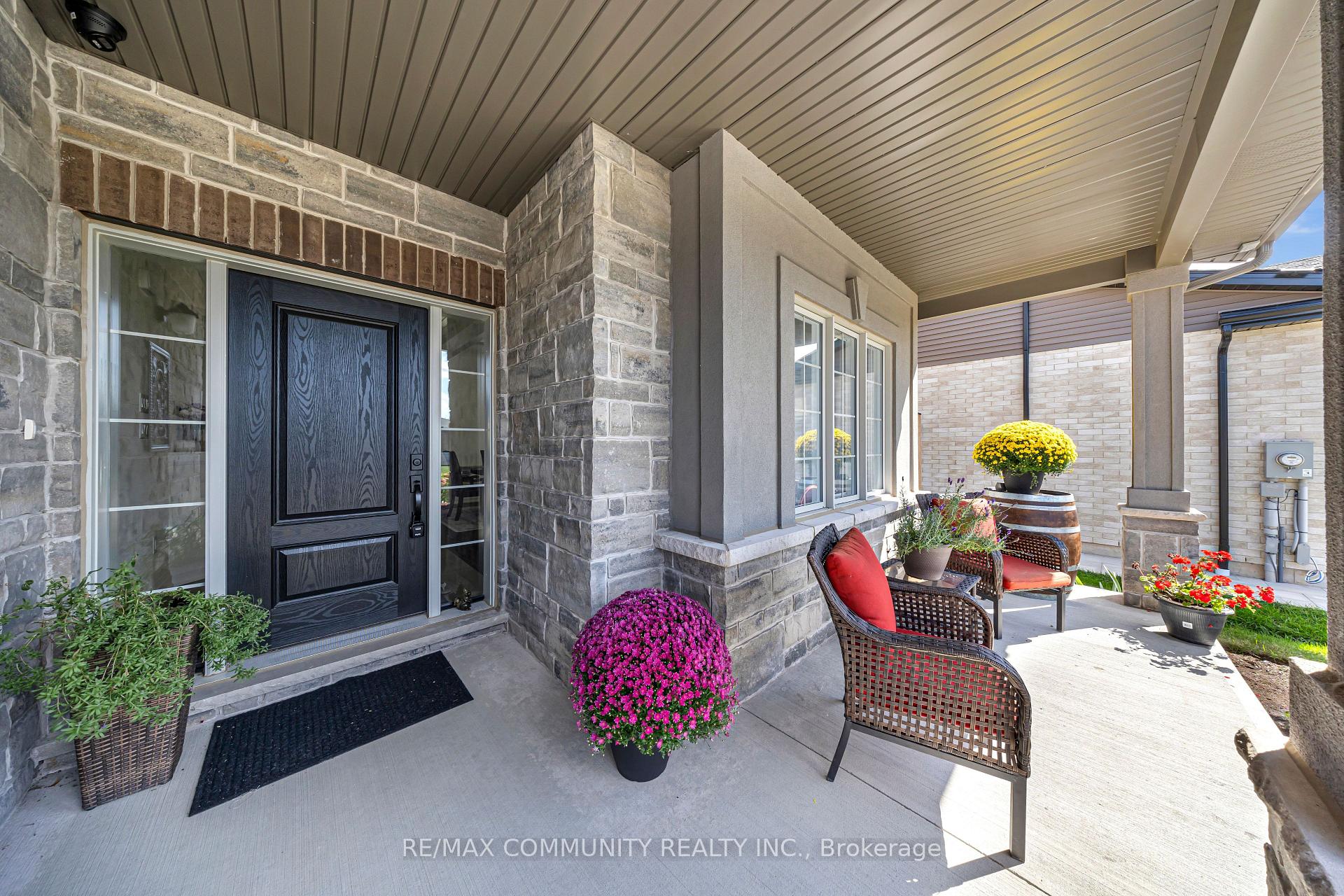Photo 3 of 132 Westcott Road, Welland, West Welland — HOMEH