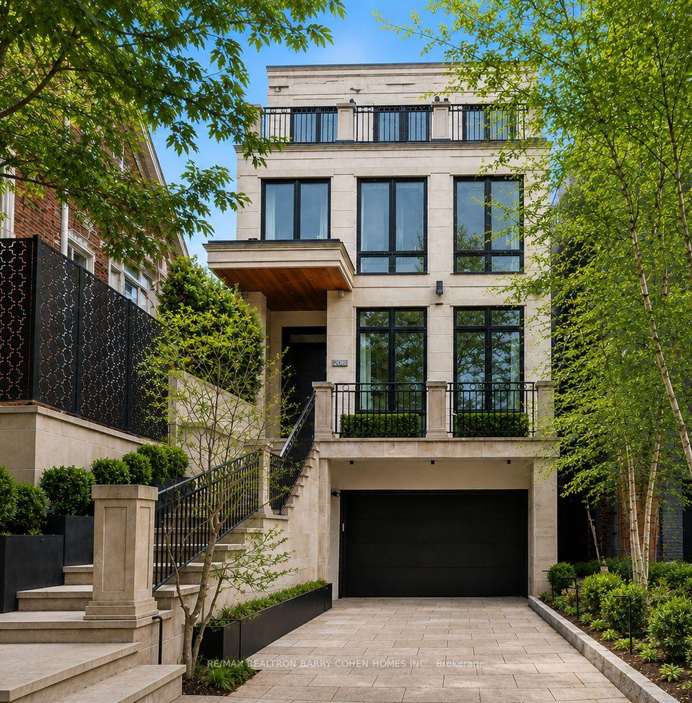 Front of 20B Woodlawn Avenue W