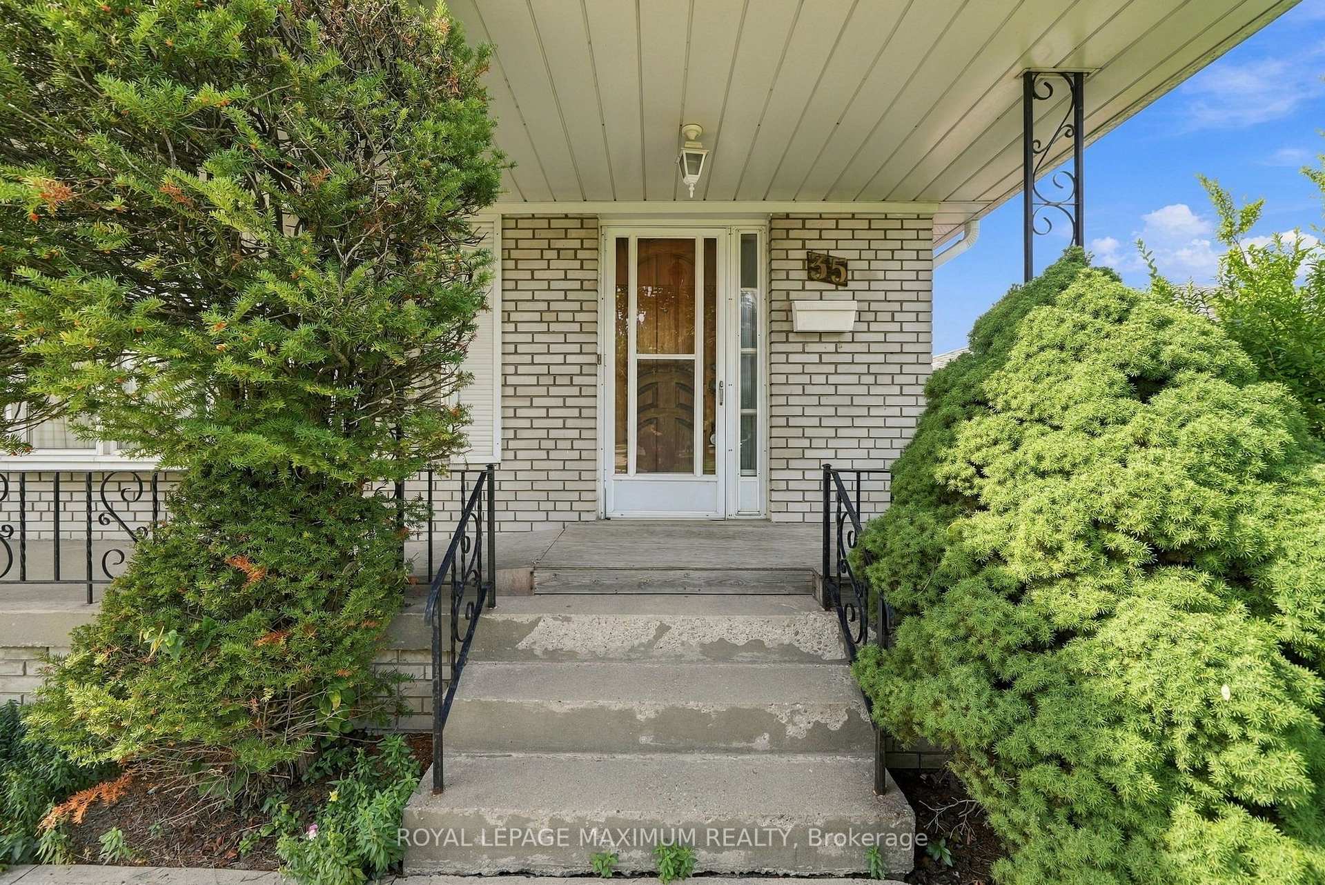 Photo 4 of 35 Norfield Crescent, Etobicoke, Elms-Old Rexdale — HOMEH