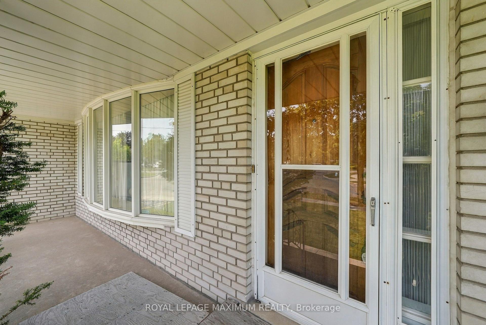 Photo 5 of 35 Norfield Crescent, Etobicoke, Elms-Old Rexdale — HOMEH