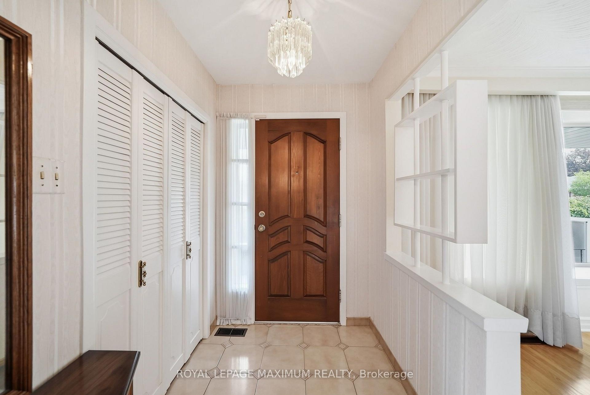 Photo 6 of 35 Norfield Crescent, Etobicoke, Elms-Old Rexdale — HOMEH