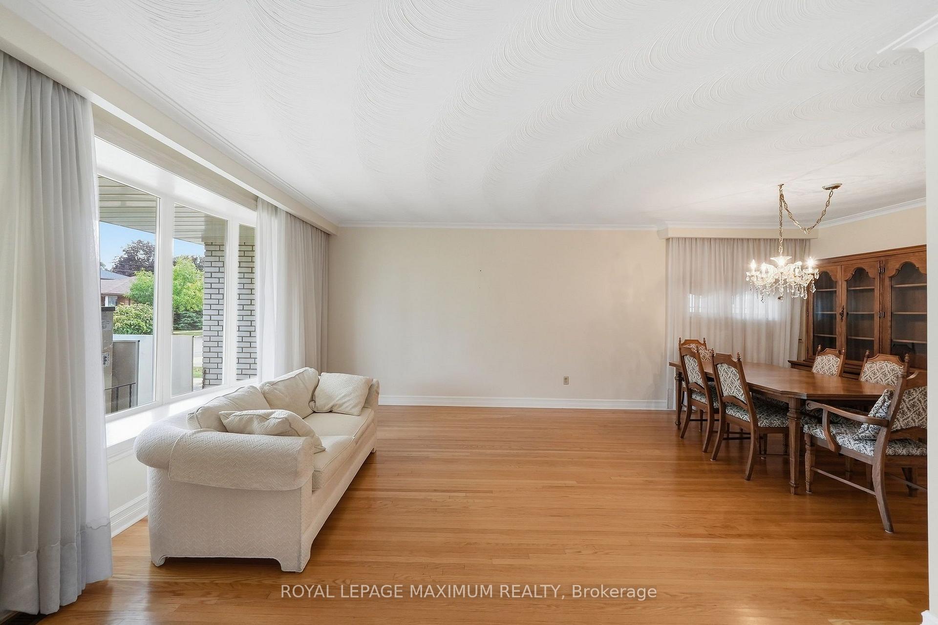 Photo 14 of 35 Norfield Crescent, Etobicoke, Elms-Old Rexdale — HOMEH