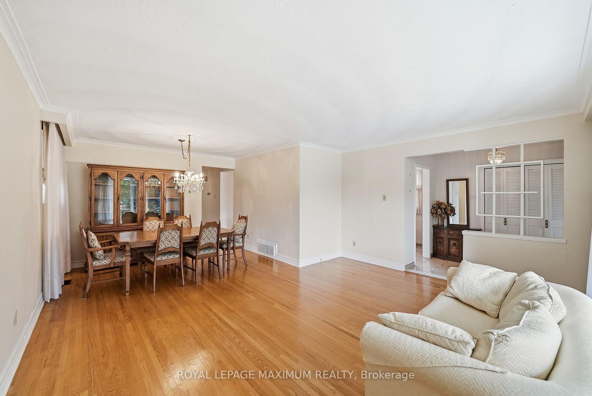 Photo 15 of 35 Norfield Crescent, Etobicoke, Elms-Old Rexdale — HOMEH