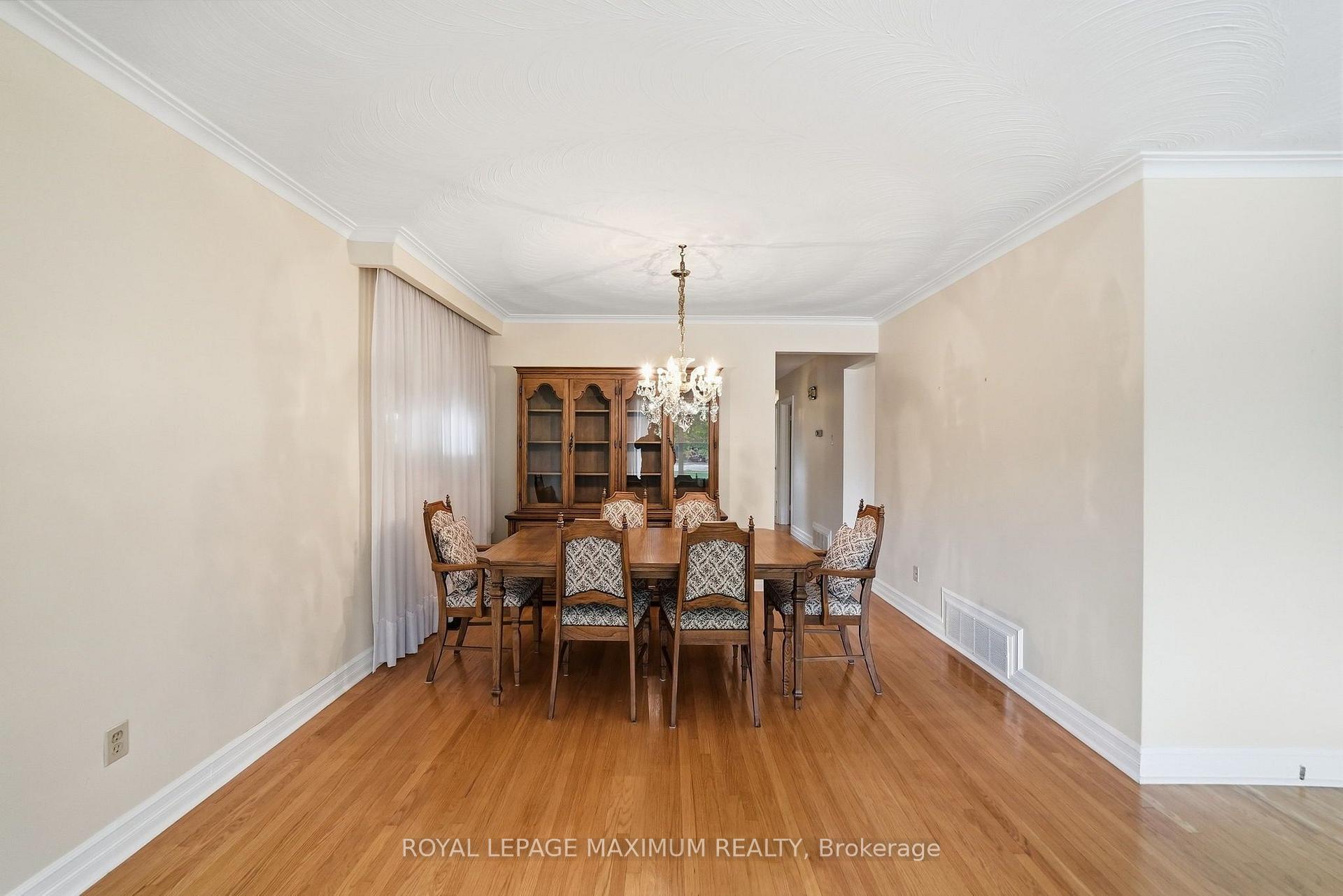Photo 16 of 35 Norfield Crescent, Etobicoke, Elms-Old Rexdale — HOMEH