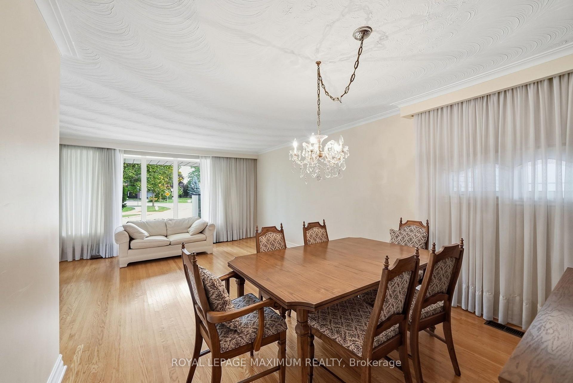 Photo 17 of 35 Norfield Crescent, Etobicoke, Elms-Old Rexdale — HOMEH