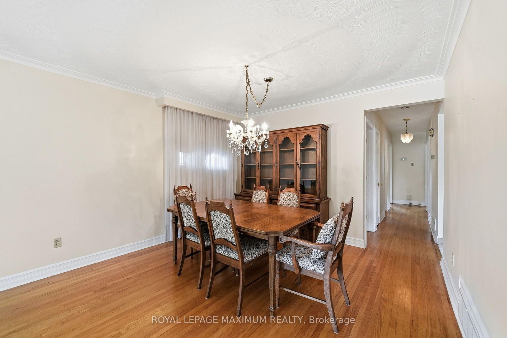 Photo 19 of 35 Norfield Crescent, Etobicoke, Elms-Old Rexdale — HOMEH
