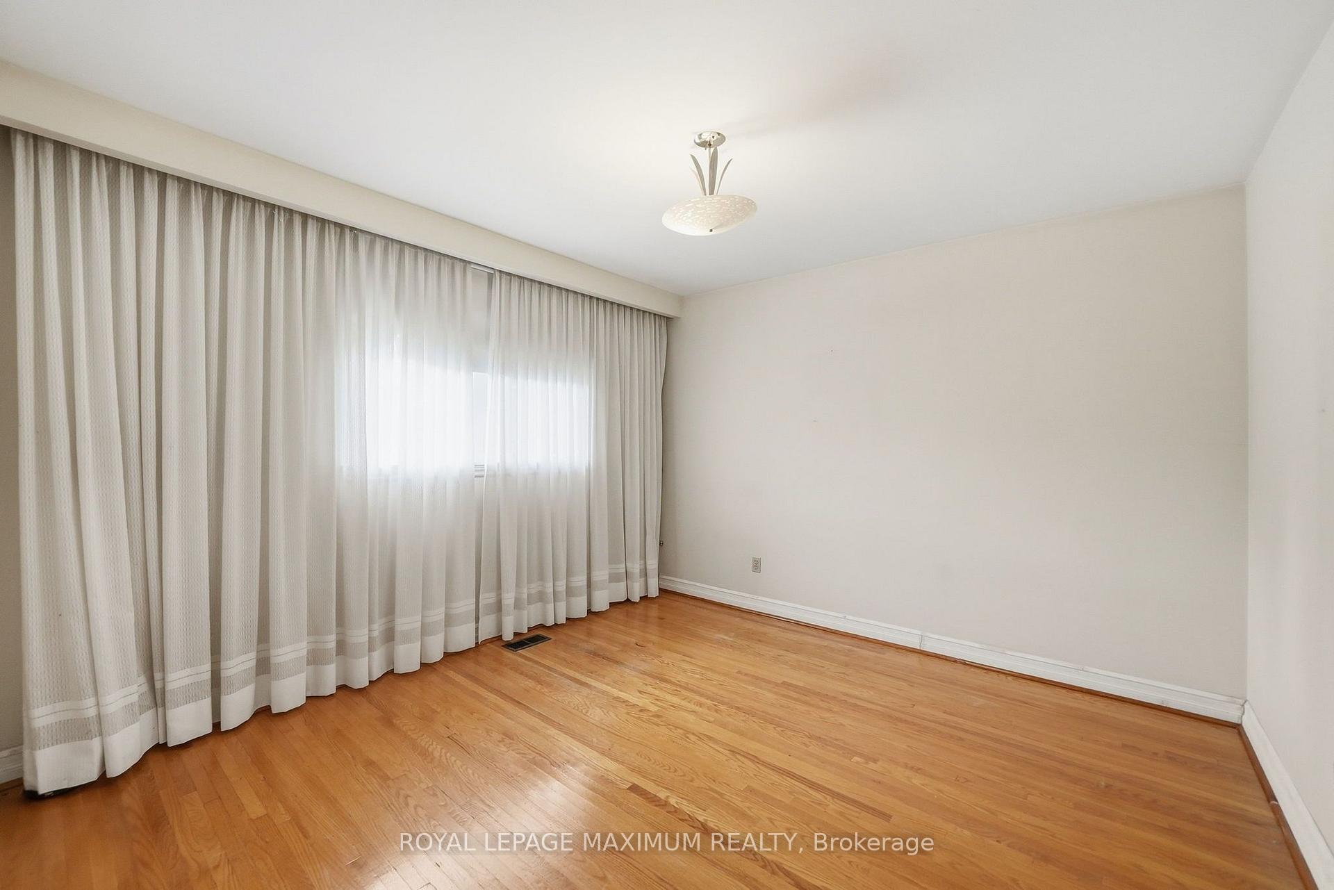 Photo 20 of 35 Norfield Crescent, Etobicoke, Elms-Old Rexdale — HOMEH