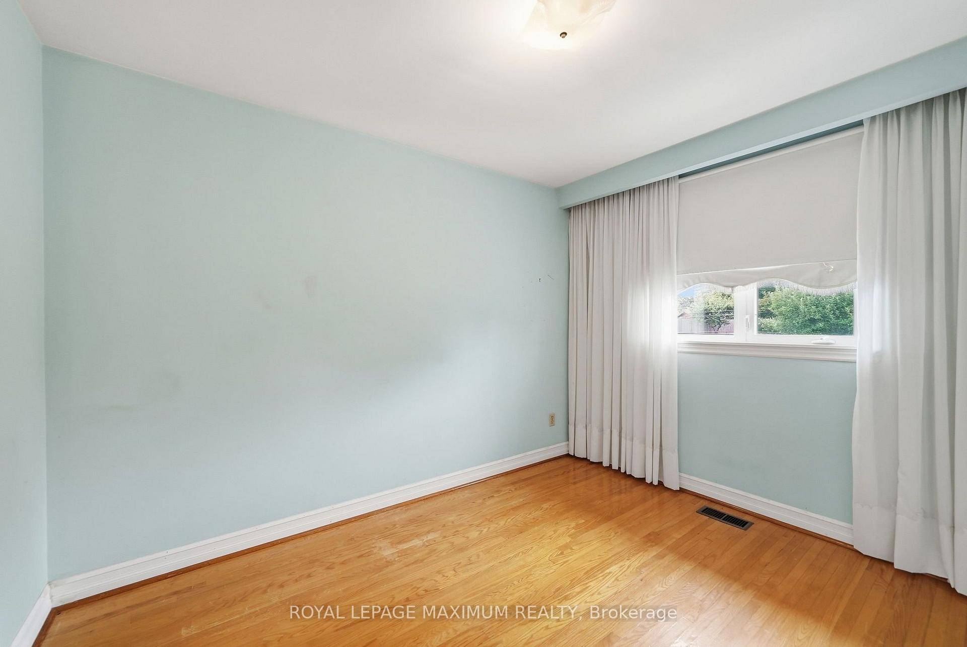 Photo 24 of 35 Norfield Crescent, Etobicoke, Elms-Old Rexdale — HOMEH
