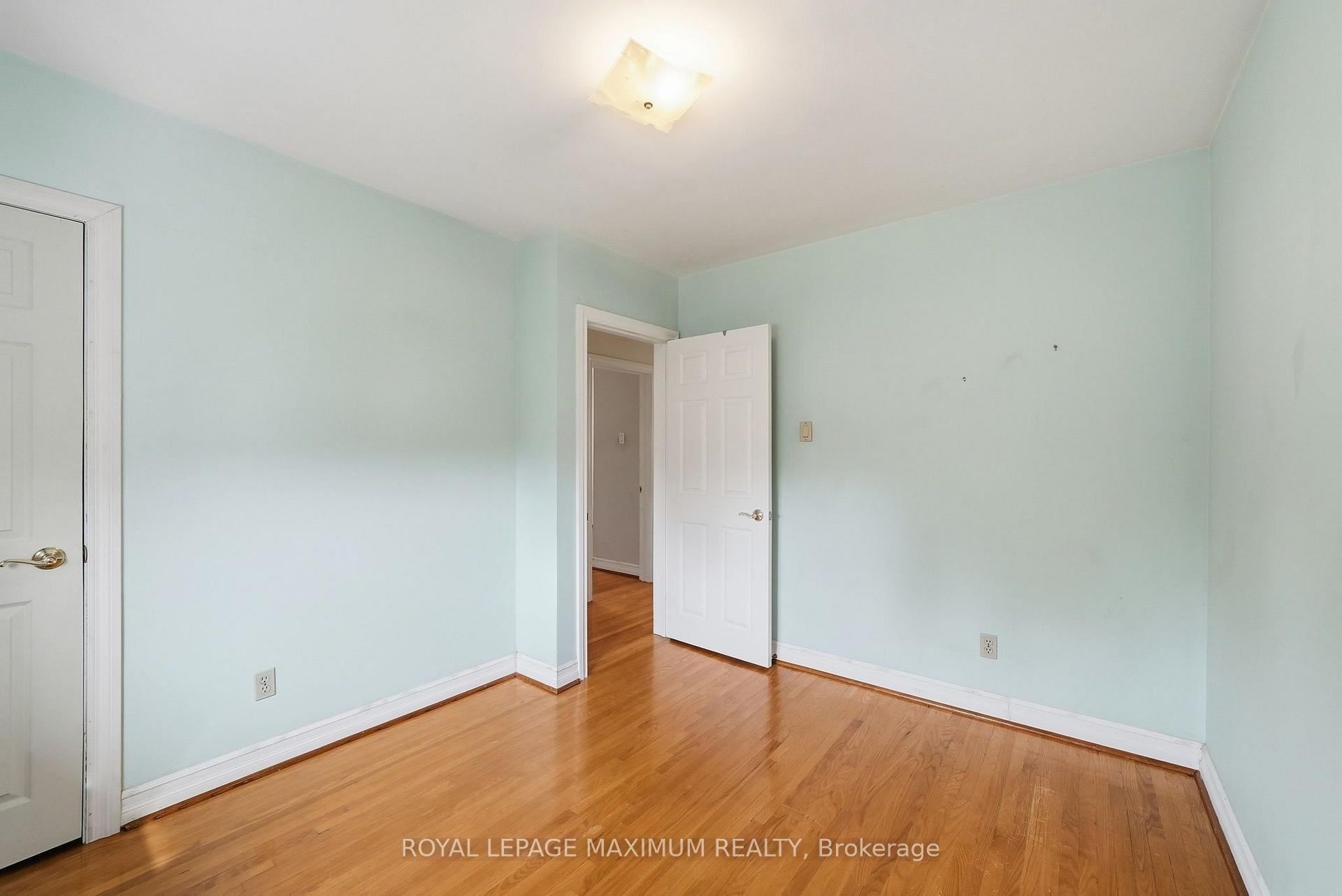 Photo 25 of 35 Norfield Crescent, Etobicoke, Elms-Old Rexdale — HOMEH