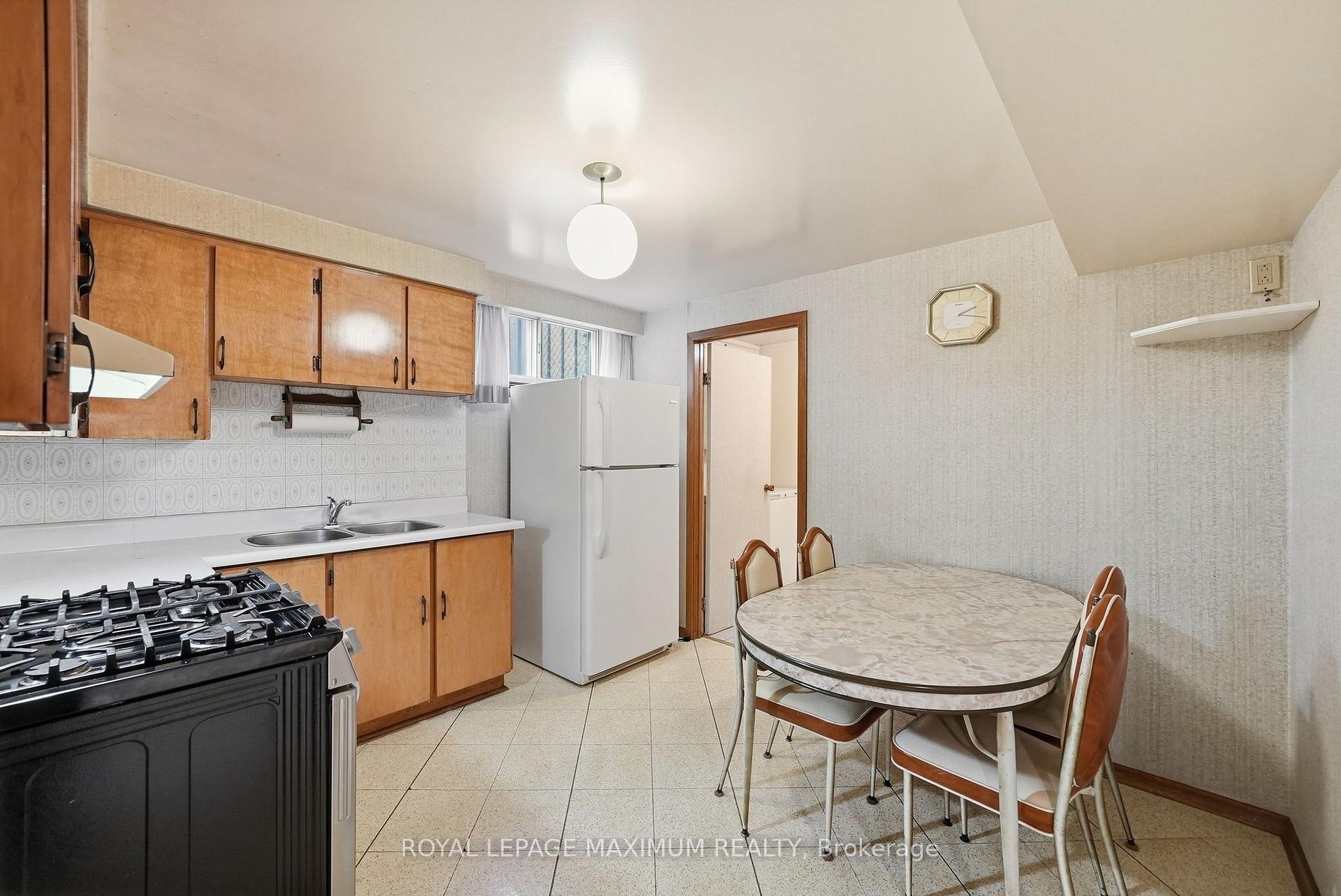 Photo 29 of 35 Norfield Crescent, Etobicoke, Elms-Old Rexdale — HOMEH