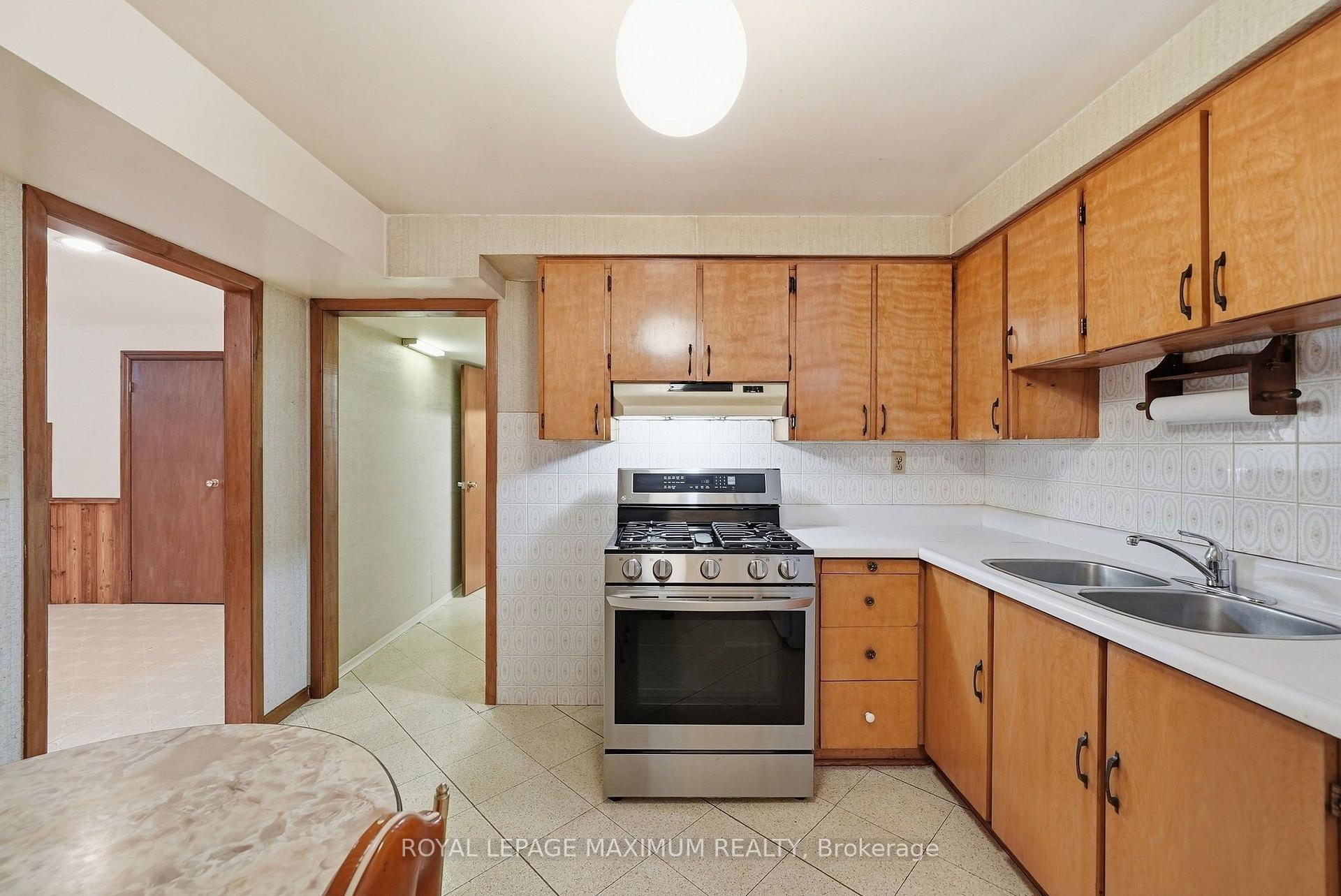 Photo 30 of 35 Norfield Crescent, Etobicoke, Elms-Old Rexdale — HOMEH