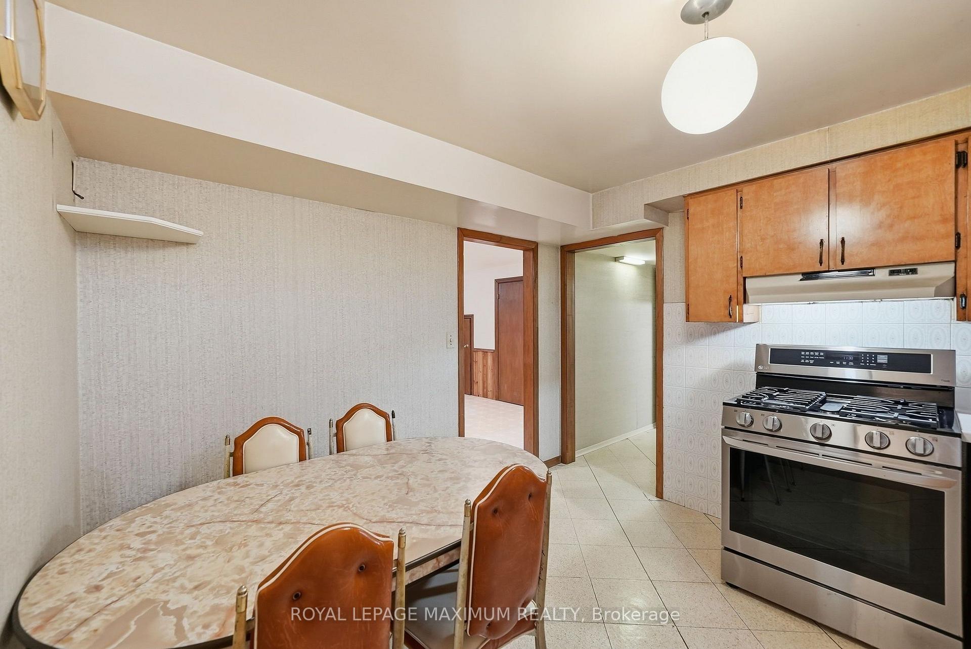 Photo 31 of 35 Norfield Crescent, Etobicoke, Elms-Old Rexdale — HOMEH