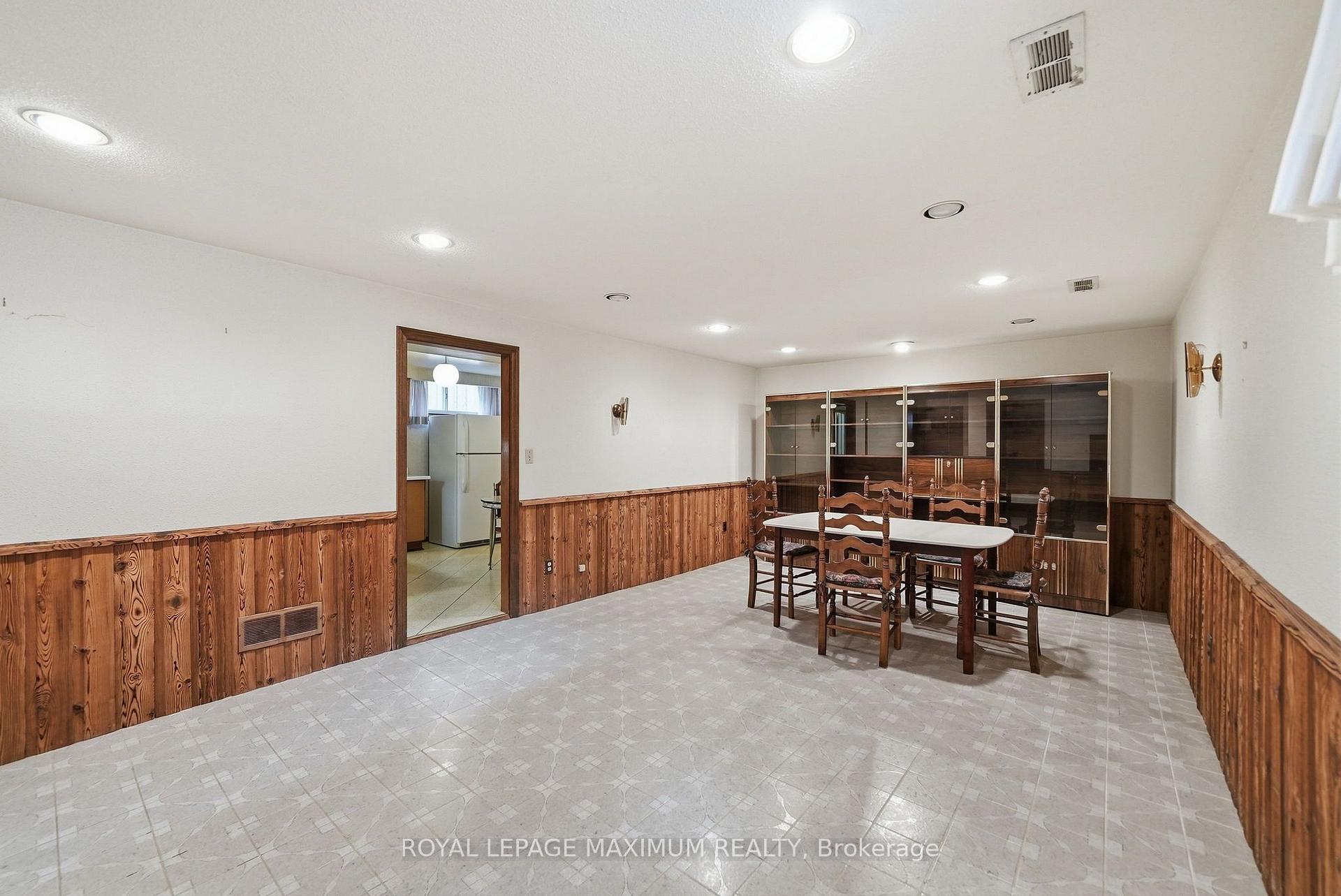 Photo 36 of 35 Norfield Crescent, Etobicoke, Elms-Old Rexdale — HOMEH
