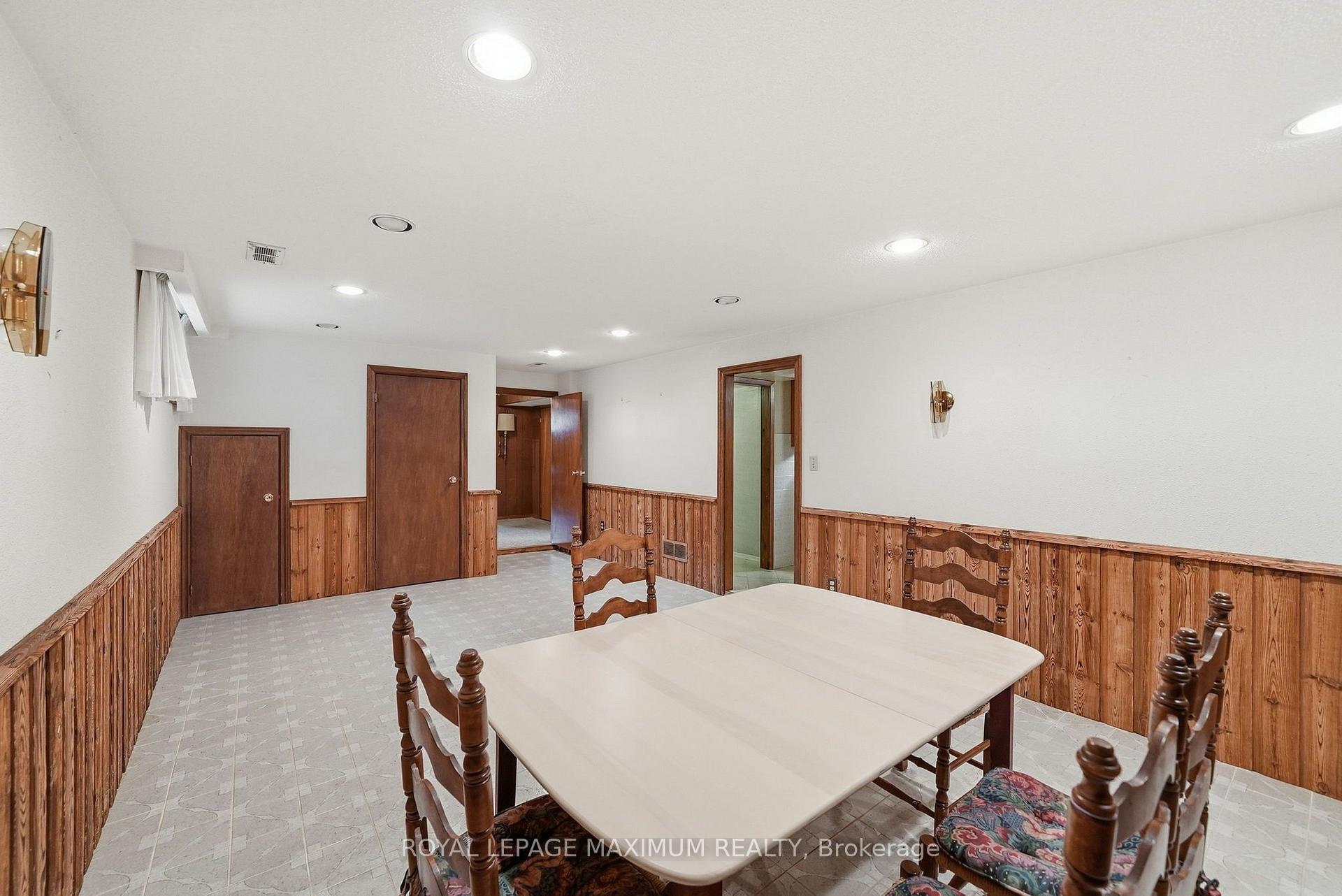 Photo 37 of 35 Norfield Crescent, Etobicoke, Elms-Old Rexdale — HOMEH