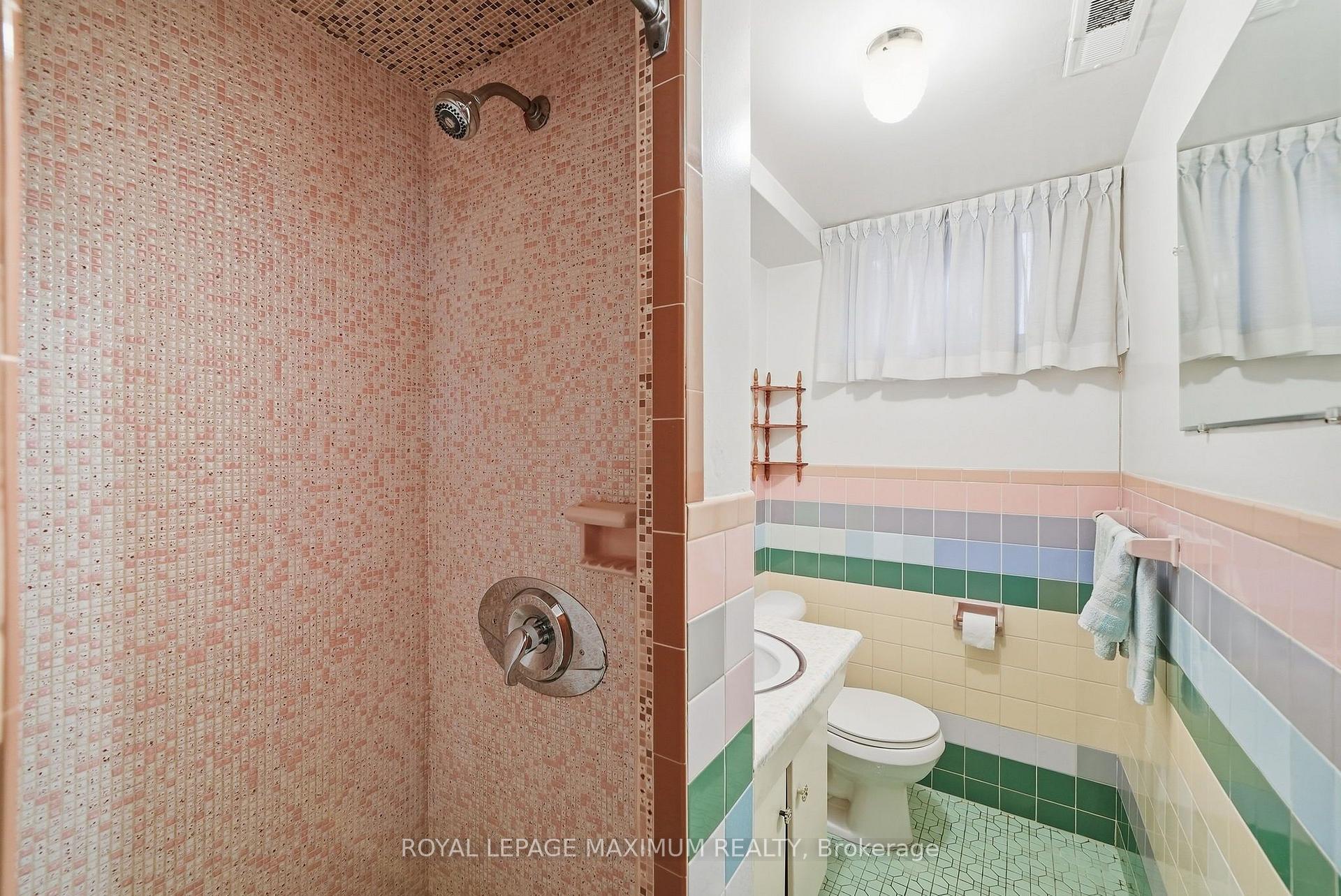 Photo 38 of 35 Norfield Crescent, Etobicoke, Elms-Old Rexdale — HOMEH