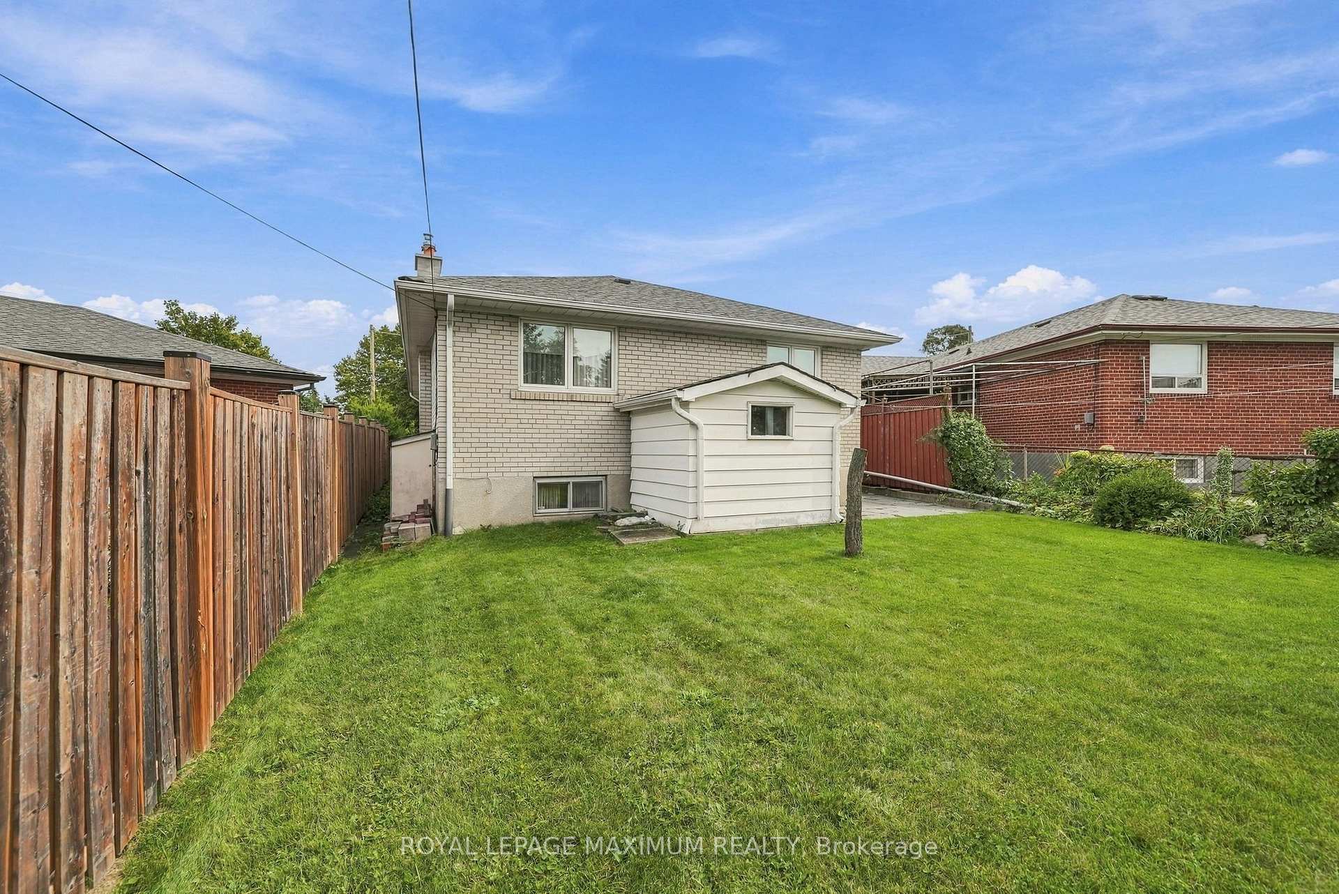 Photo 43 of 35 Norfield Crescent, Etobicoke, Elms-Old Rexdale — HOMEH