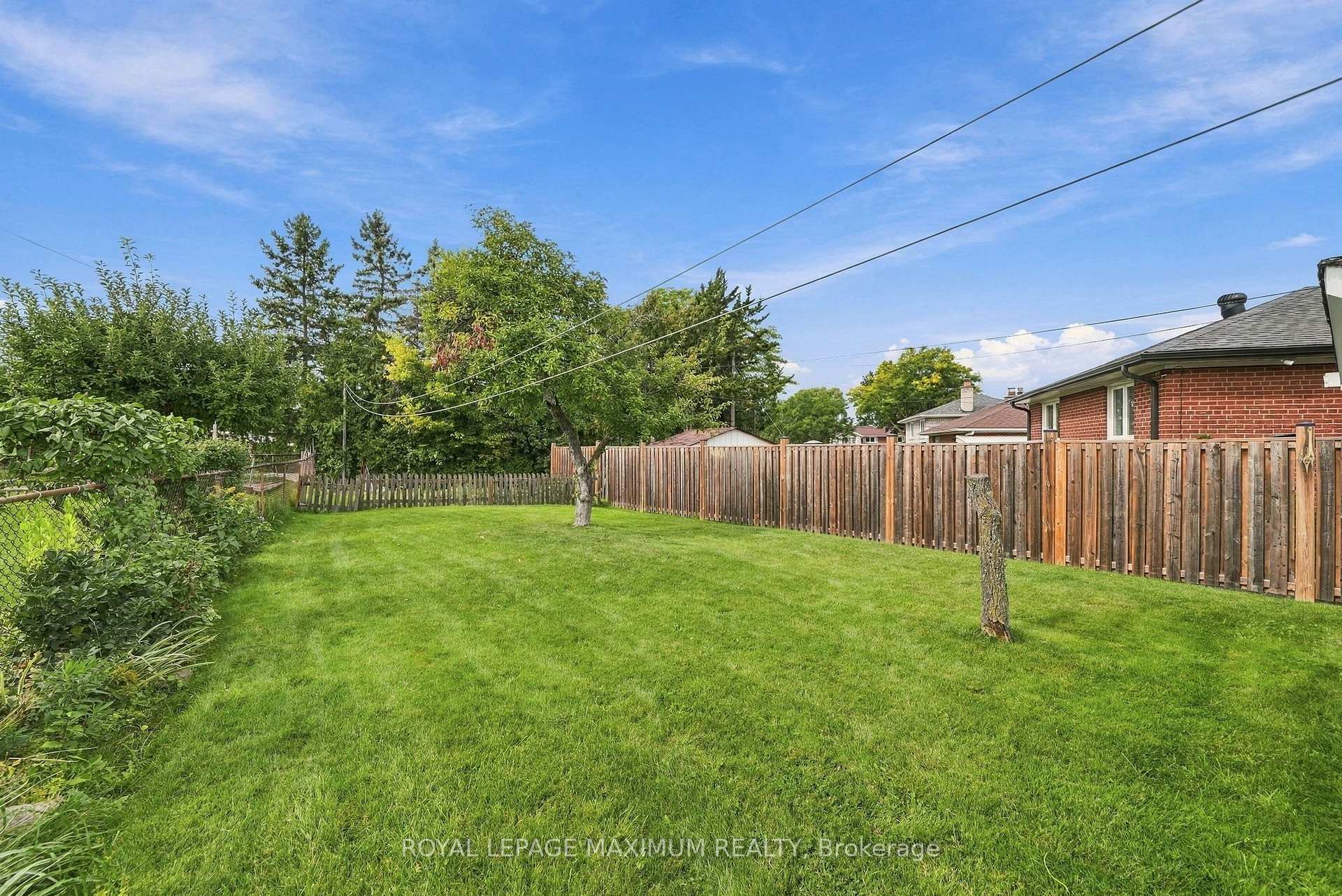 Photo 46 of 35 Norfield Crescent, Etobicoke, Elms-Old Rexdale — HOMEH