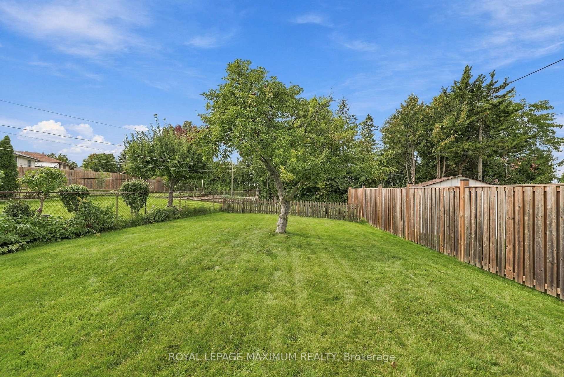 Photo 47 of 35 Norfield Crescent, Etobicoke, Elms-Old Rexdale — HOMEH