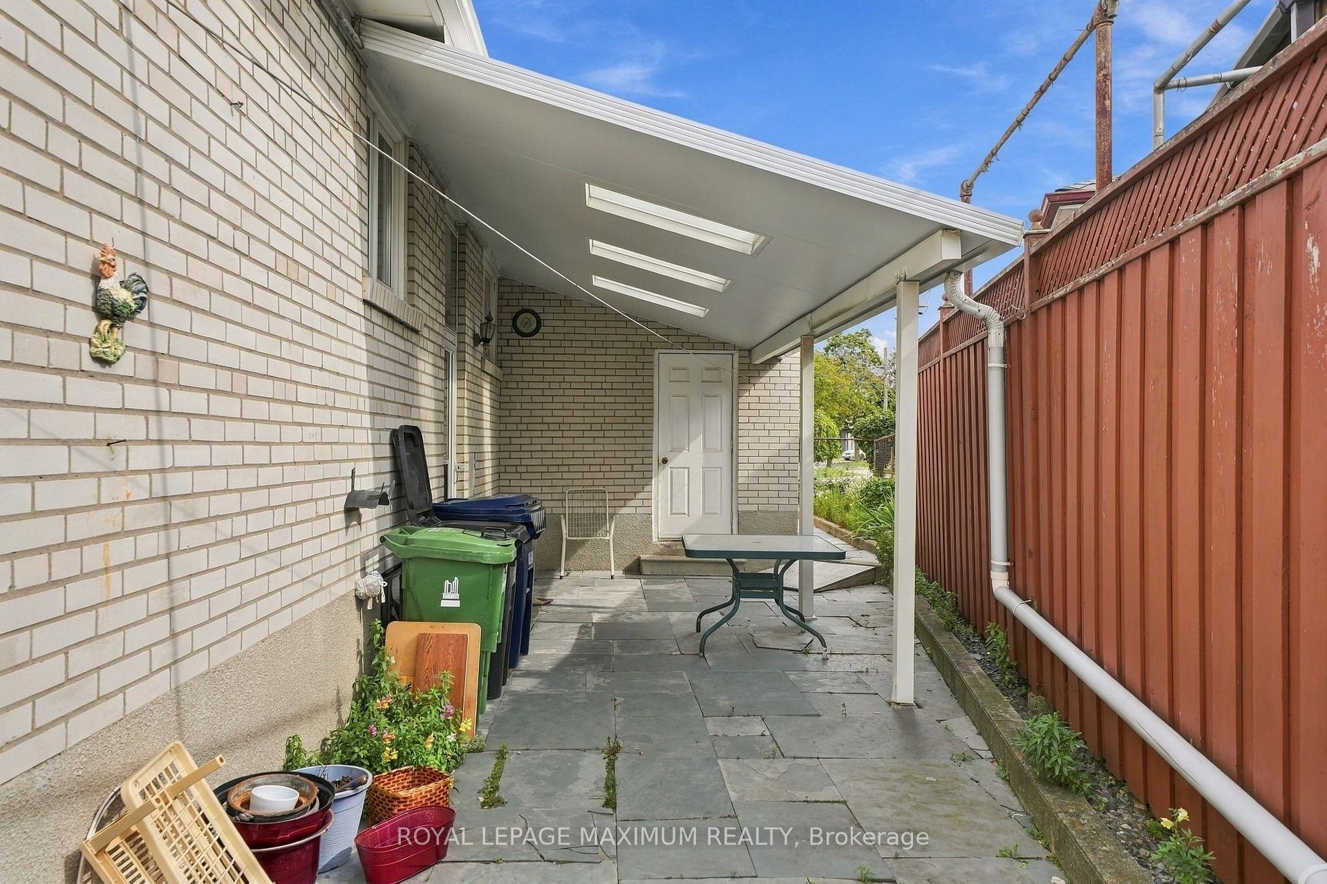 Photo 48 of 35 Norfield Crescent, Etobicoke, Elms-Old Rexdale — HOMEH