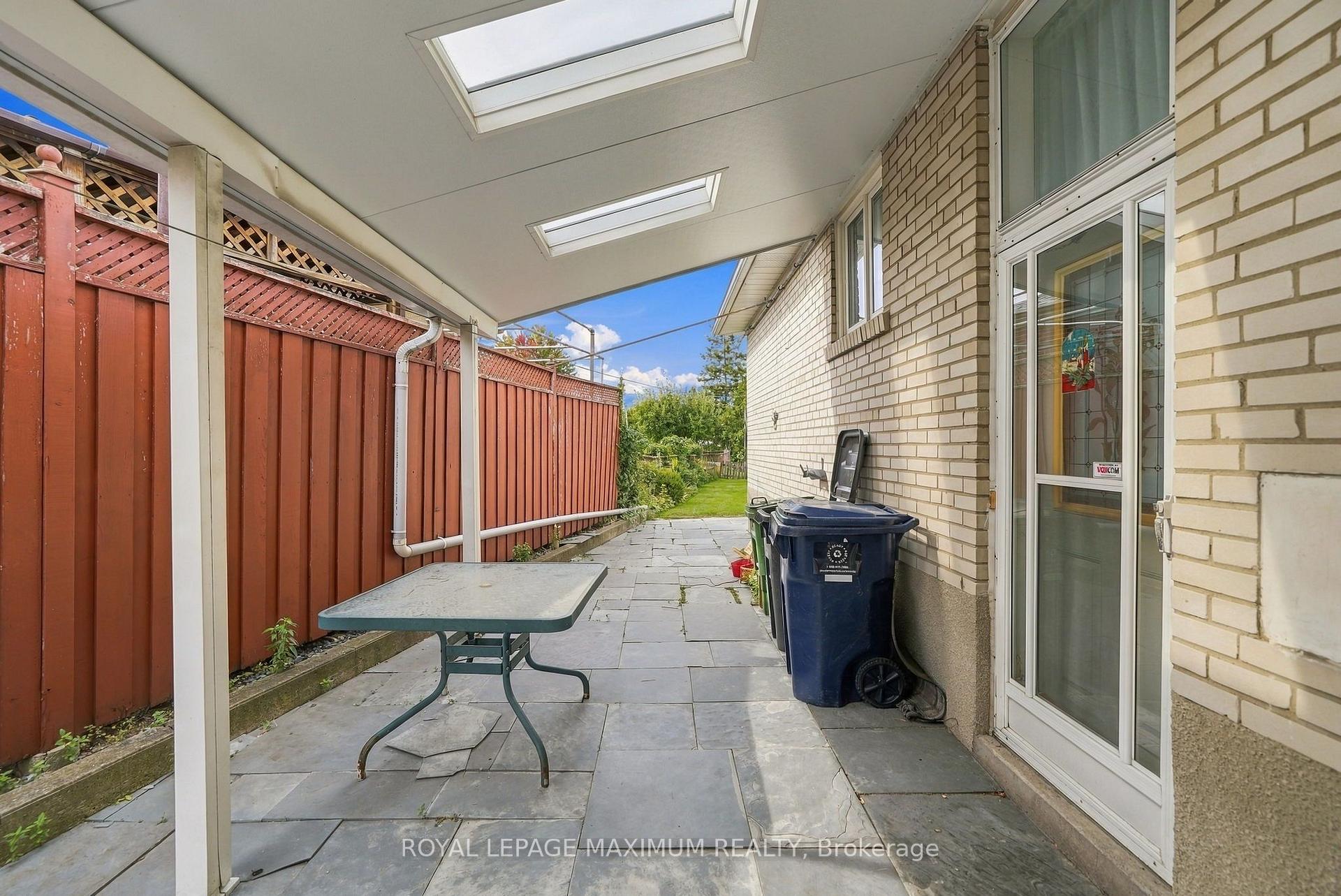 Photo 49 of 35 Norfield Crescent, Etobicoke, Elms-Old Rexdale — HOMEH