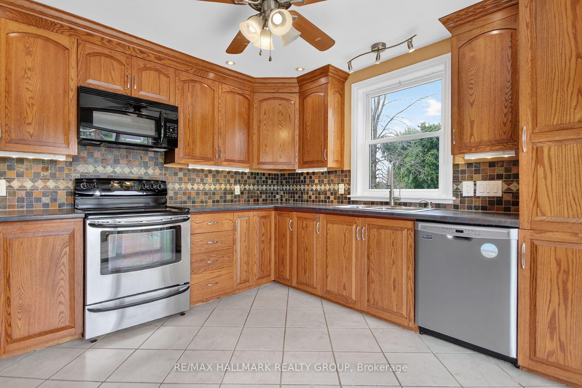 Photo 13 of 28 Second Street, Edwardsburgh/Cardinal, Edwardsburgh/Cardinal Twp — HOMEH