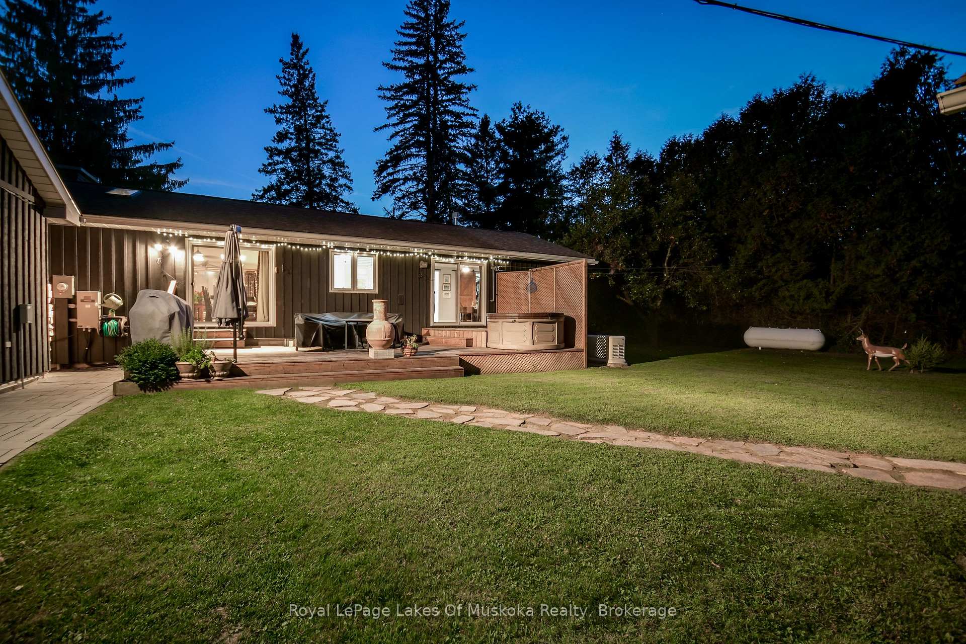 Photo 23 of 2 Leslie Drive W, Bracebridge, Monck (Bracebridge) — HOMEH