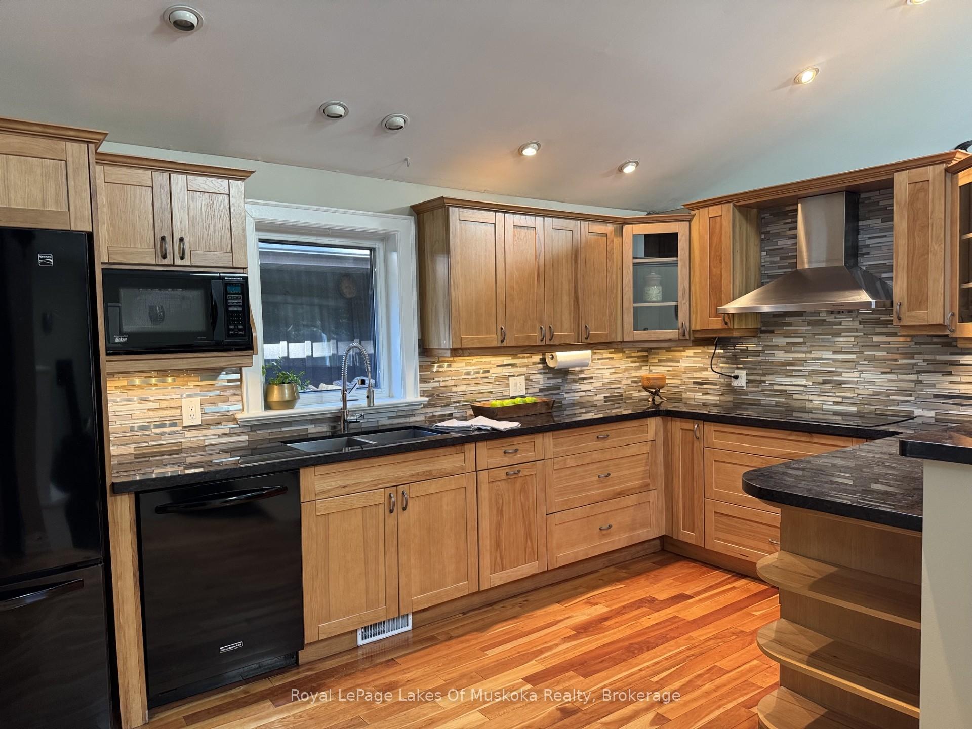 Photo 38 of 2 Leslie Drive W, Bracebridge, Monck (Bracebridge) — HOMEH