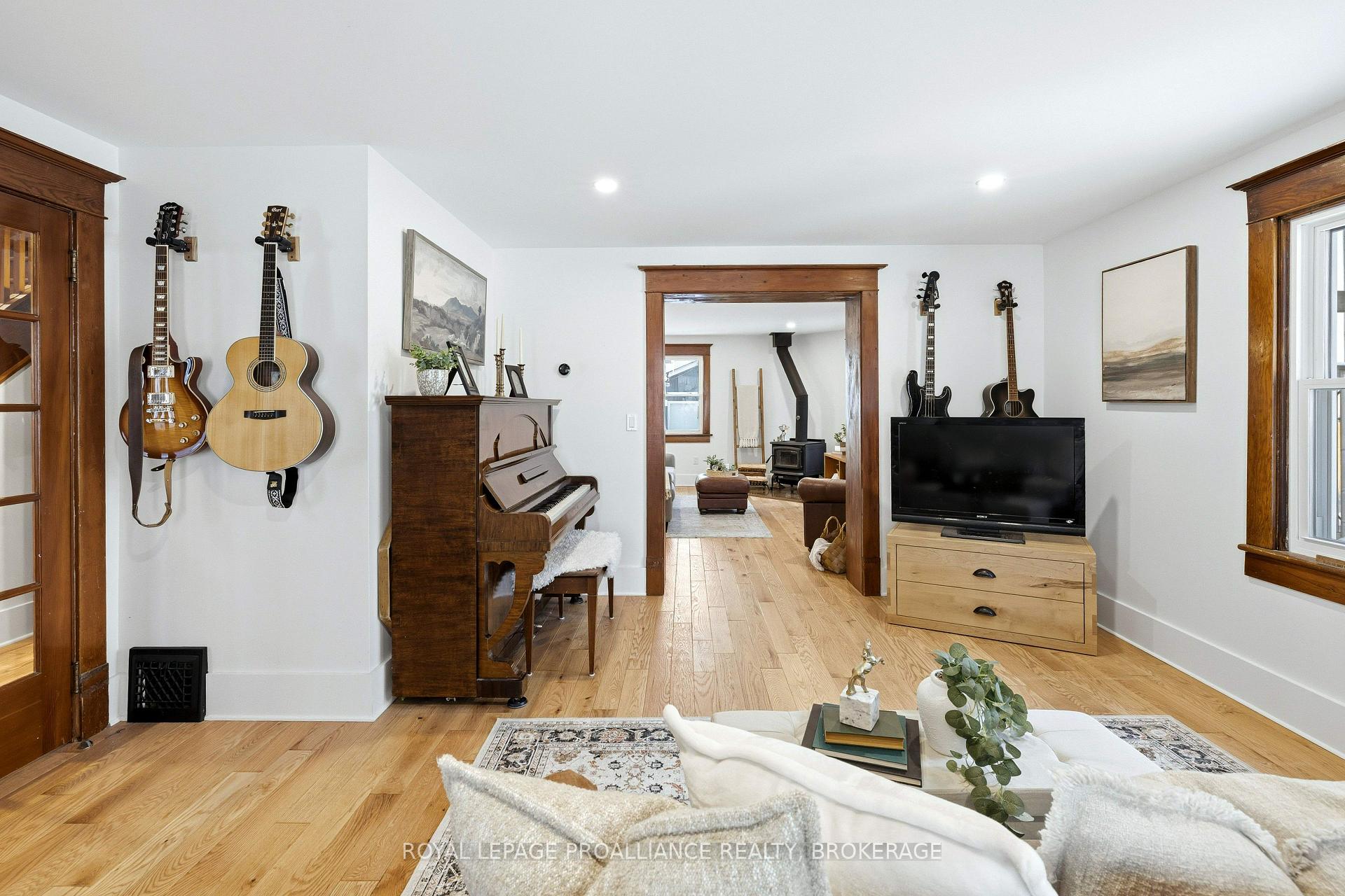 Photo 11 of 125 Pine Street, Gananoque, Gananoque — HOMEH