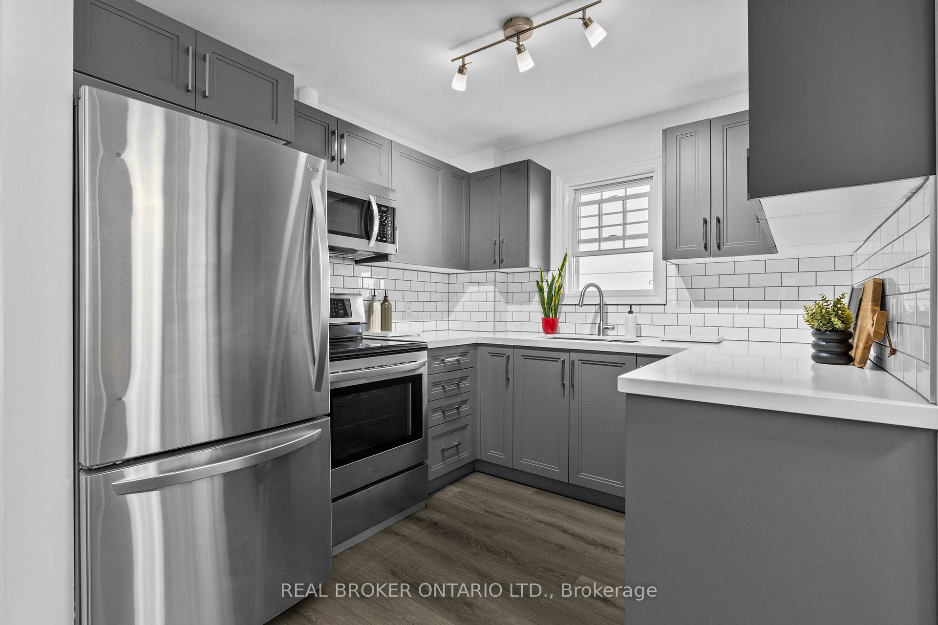 Photo 9 of 5 Acorn Avenue, Etobicoke, Islington-City Centre West — HOMEH