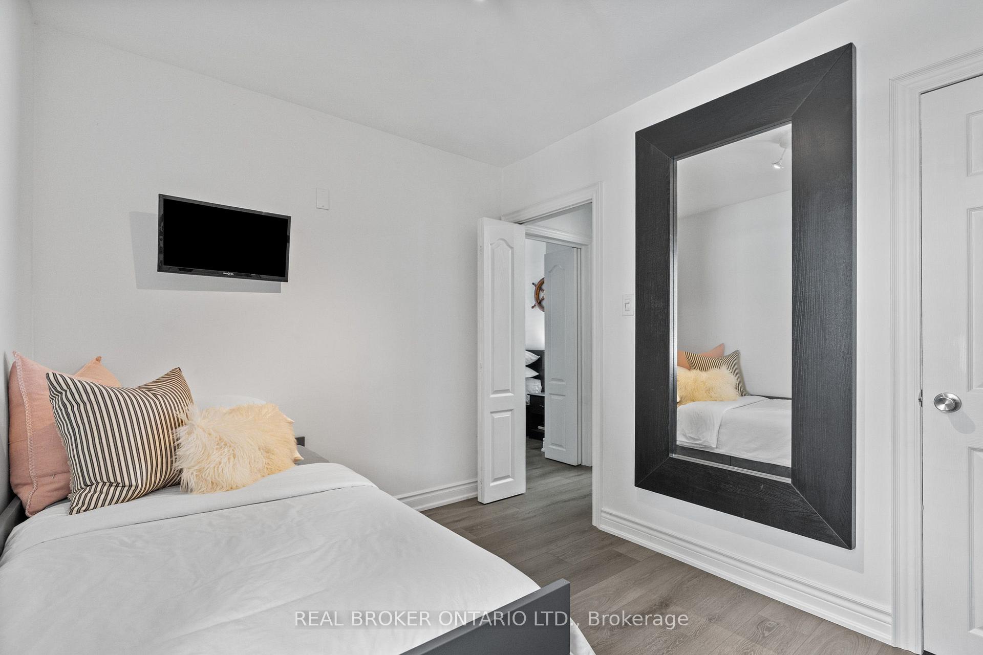 Photo 14 of 5 Acorn Avenue, Etobicoke, Islington-City Centre West — HOMEH