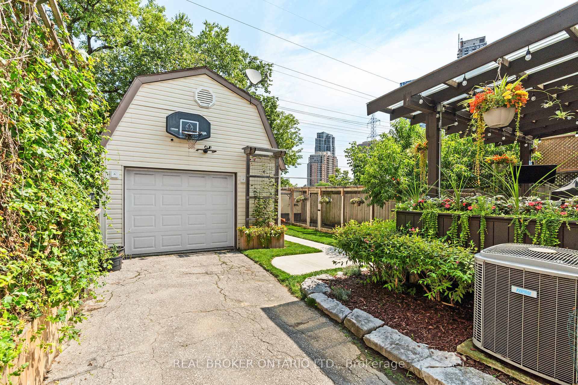 Photo 26 of 5 Acorn Avenue, Etobicoke, Islington-City Centre West — HOMEH
